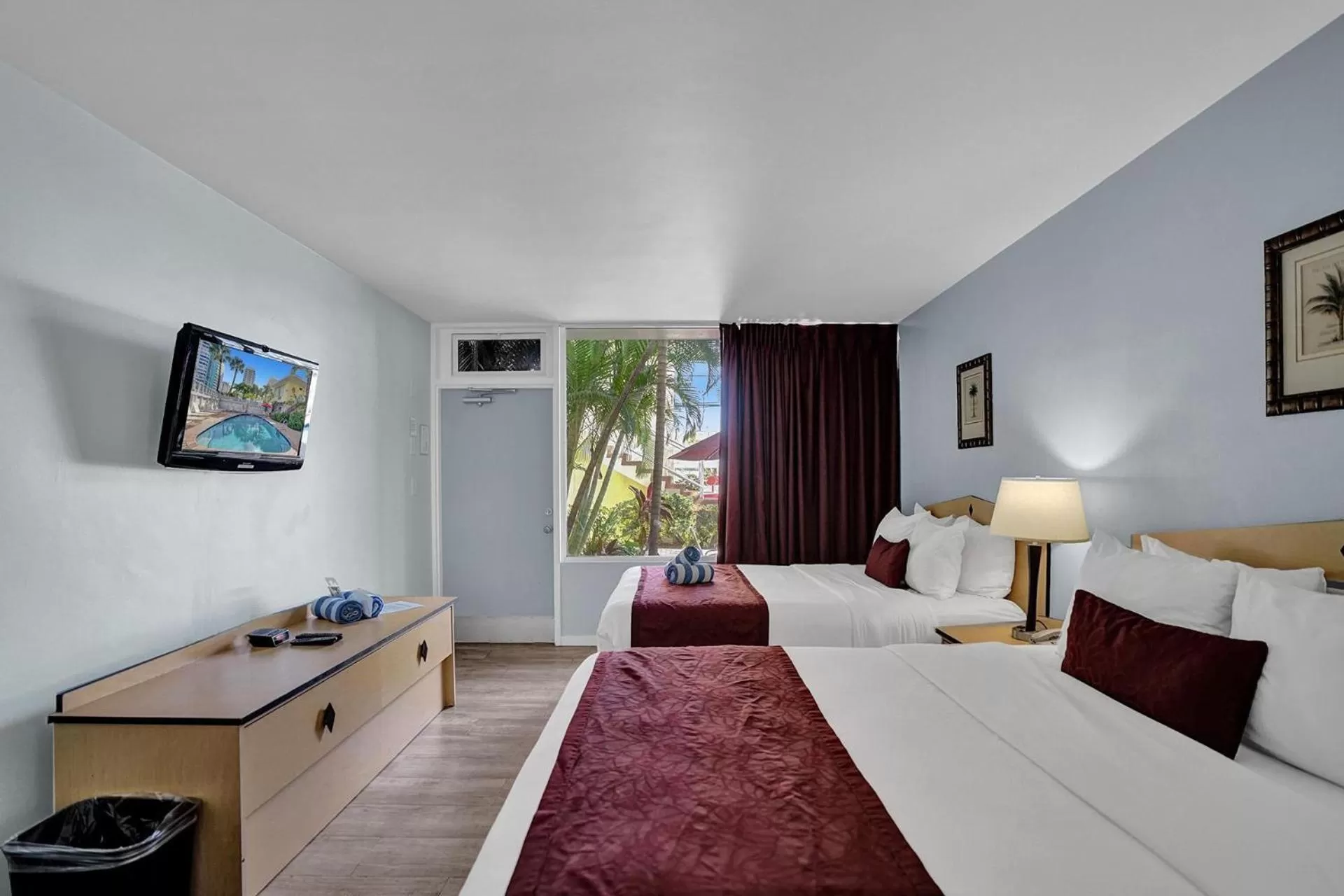 Bed in The Worthington Resorts - Clothing Optional - Men Only - Solo hombres