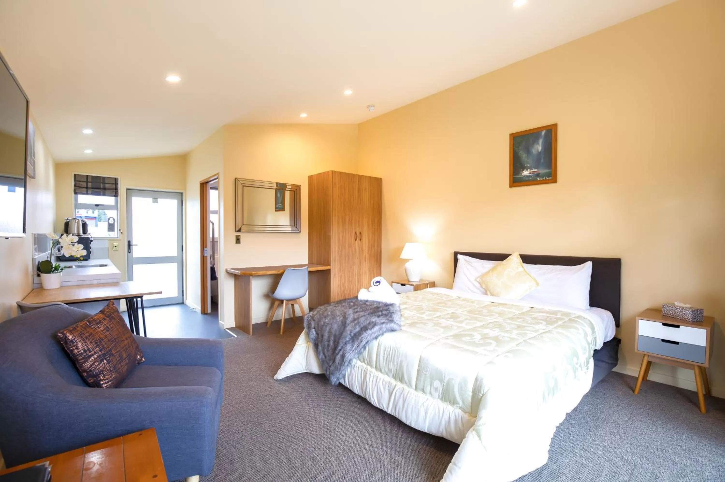 Photo of the whole room, Bed in Alpine View Motel