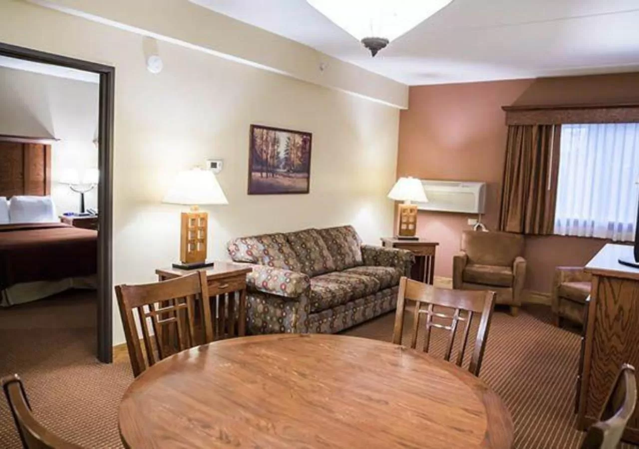 Photo of the whole room in Timberlake Lodge