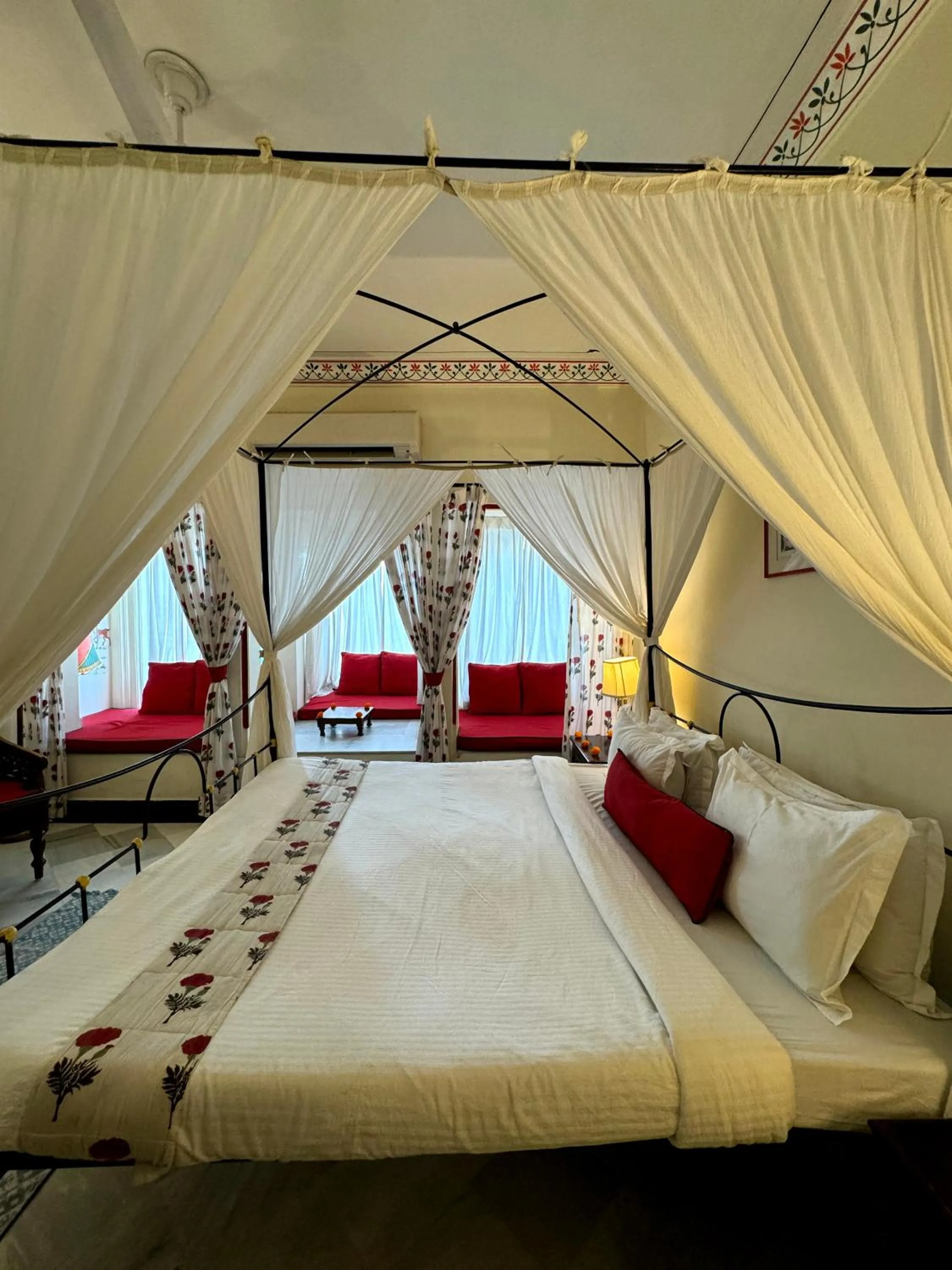 Bedroom, Bed in Hotel Udai Kothi