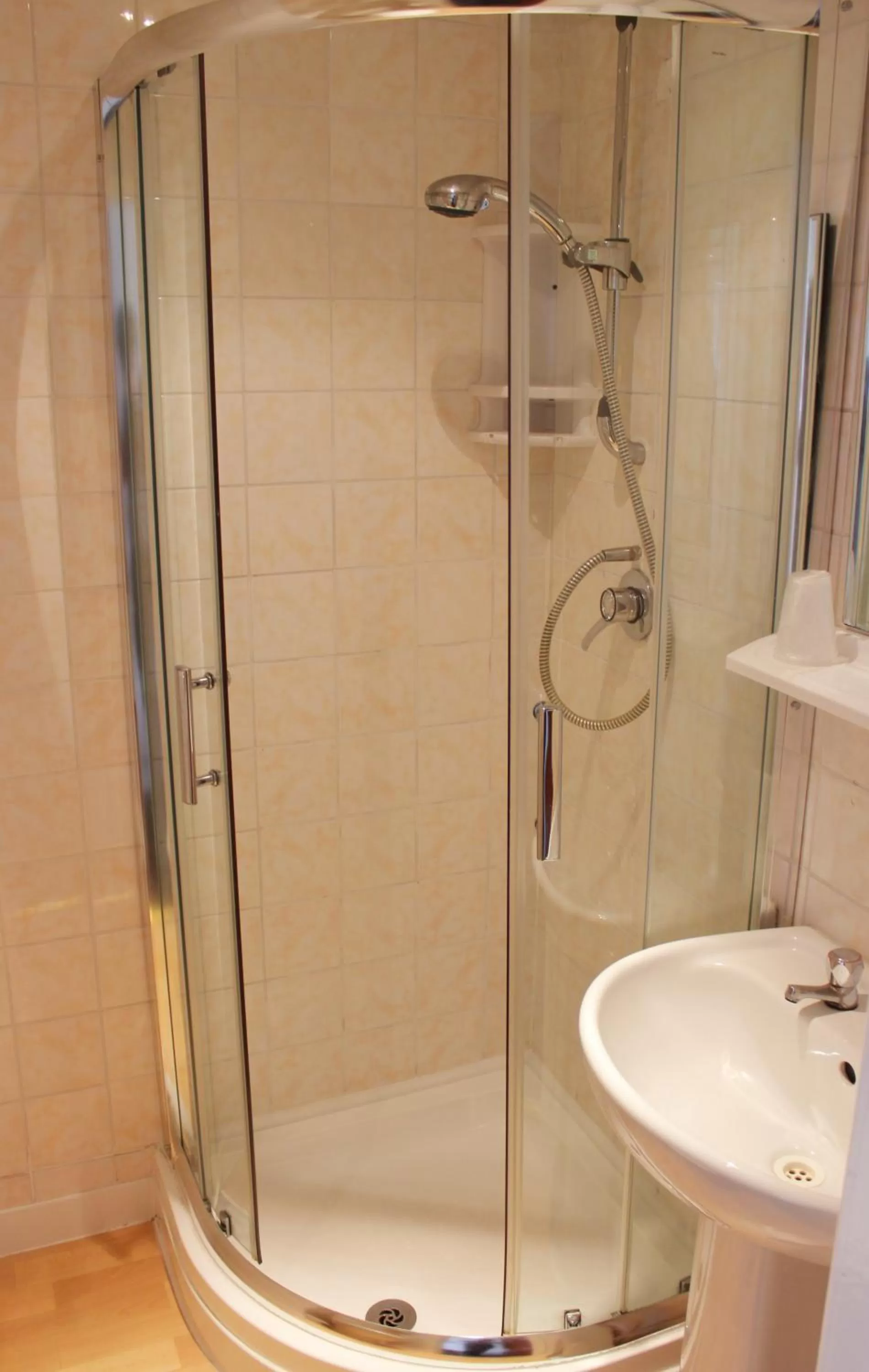 Bathroom in The Colwyn Hotel - near Pleasure Beach