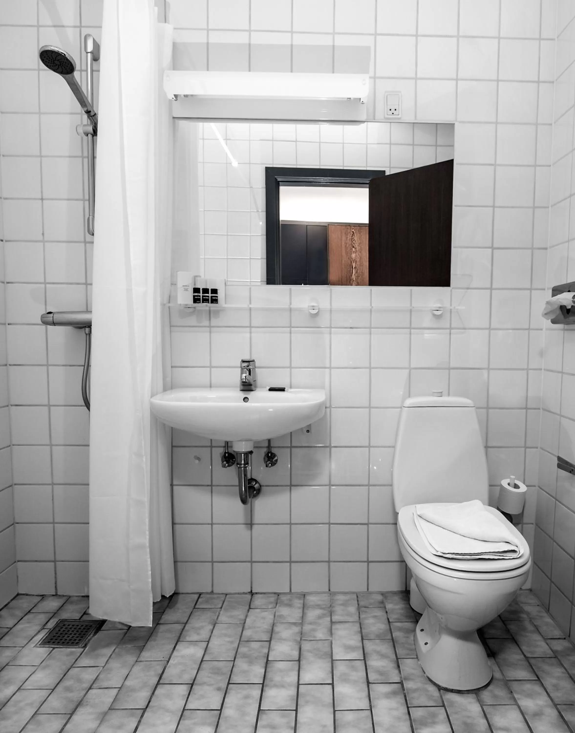 Bathroom in Kysthotellet