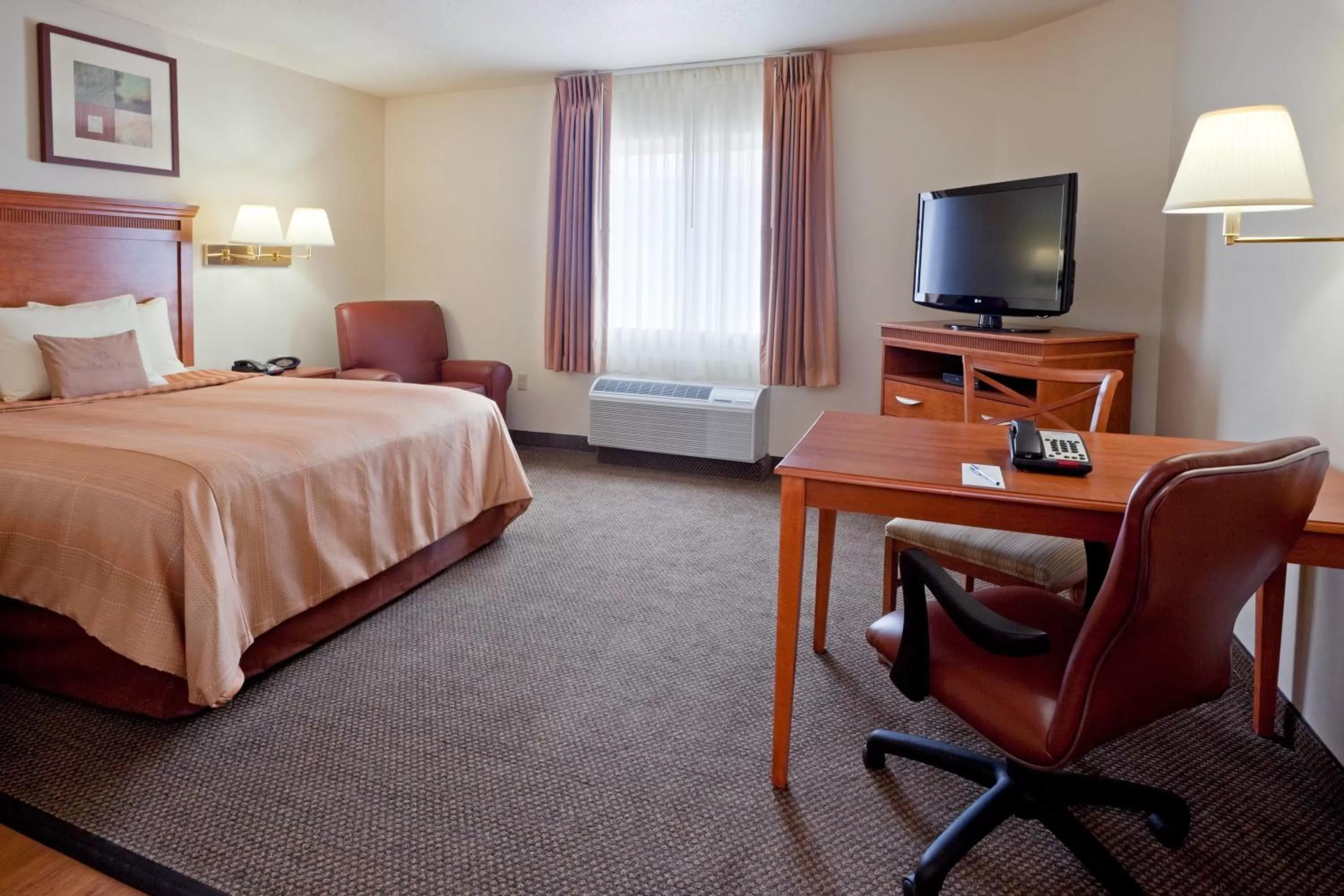 Photo of the whole room, Bed in Candlewood Williamsport by IHG