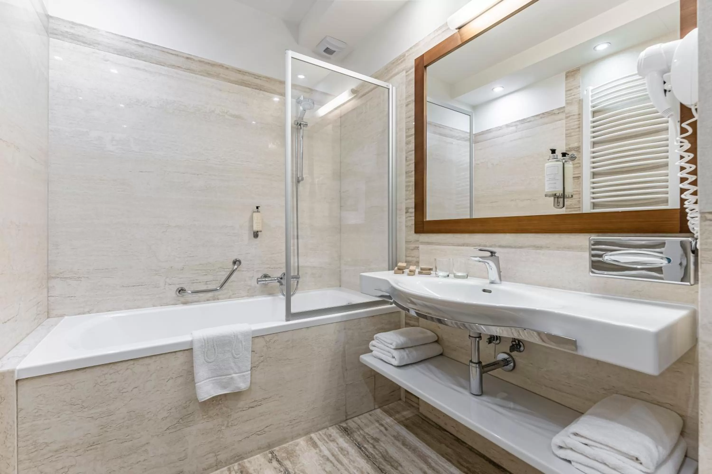 Shower in Hotel Wieniawski