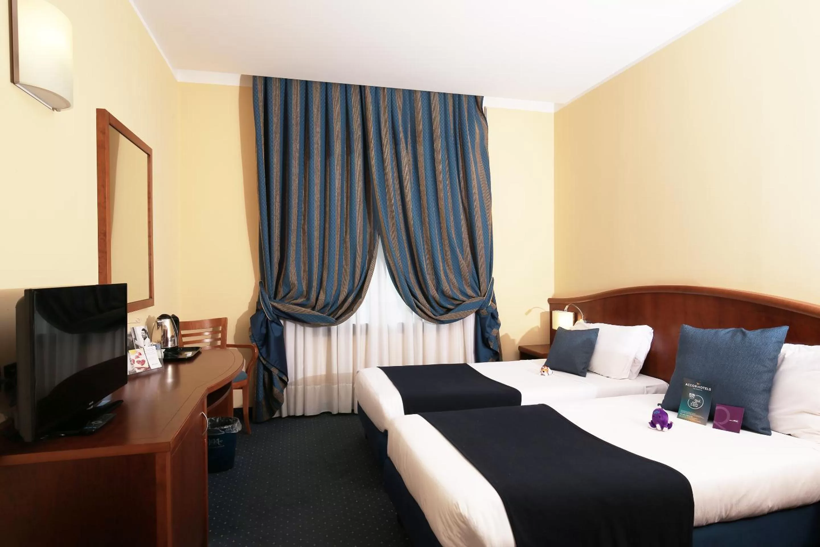 Bed in Mercure Genova San Biagio