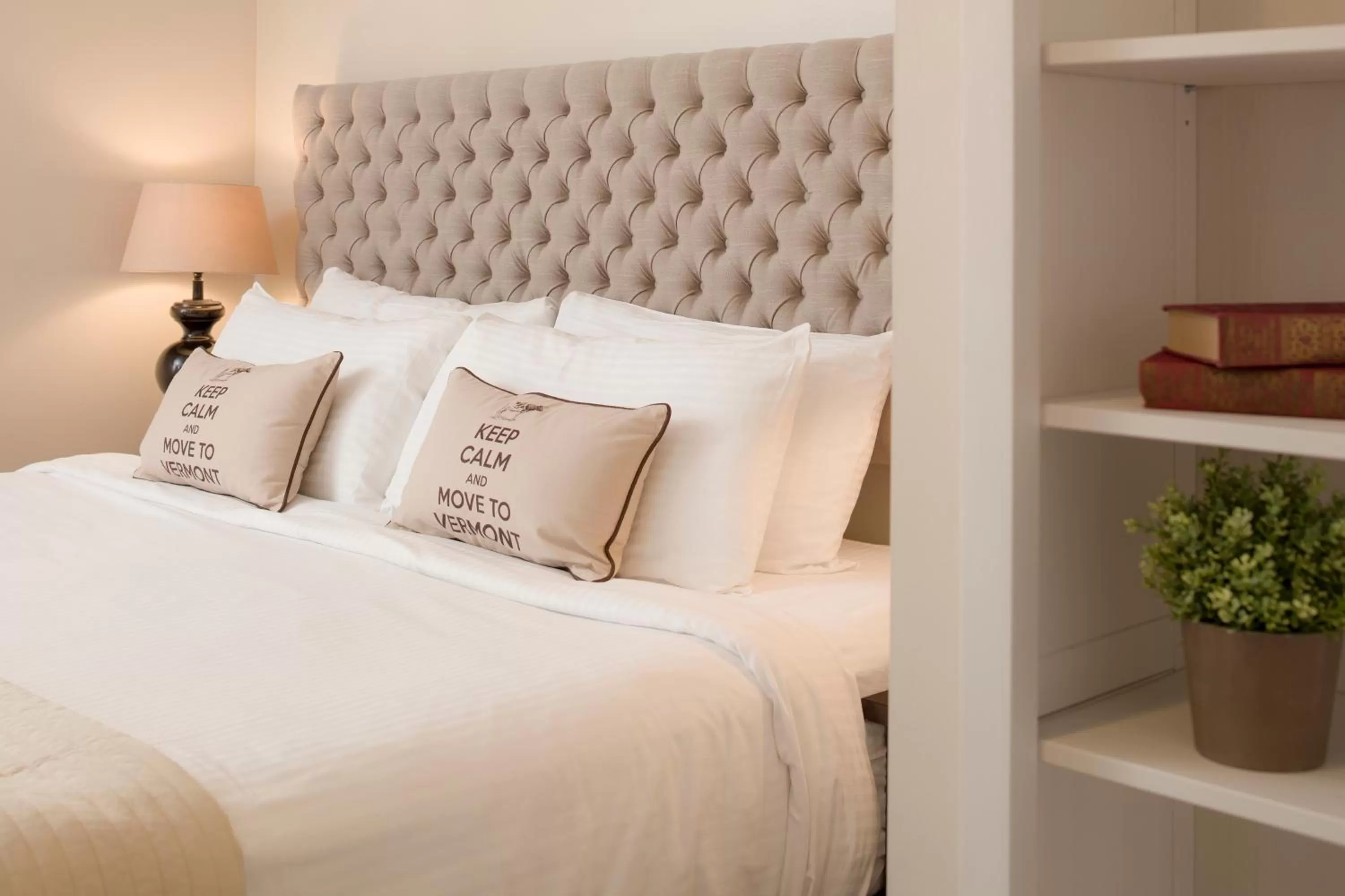 Bedroom, Bed in 506 On the River Inn Woodstock