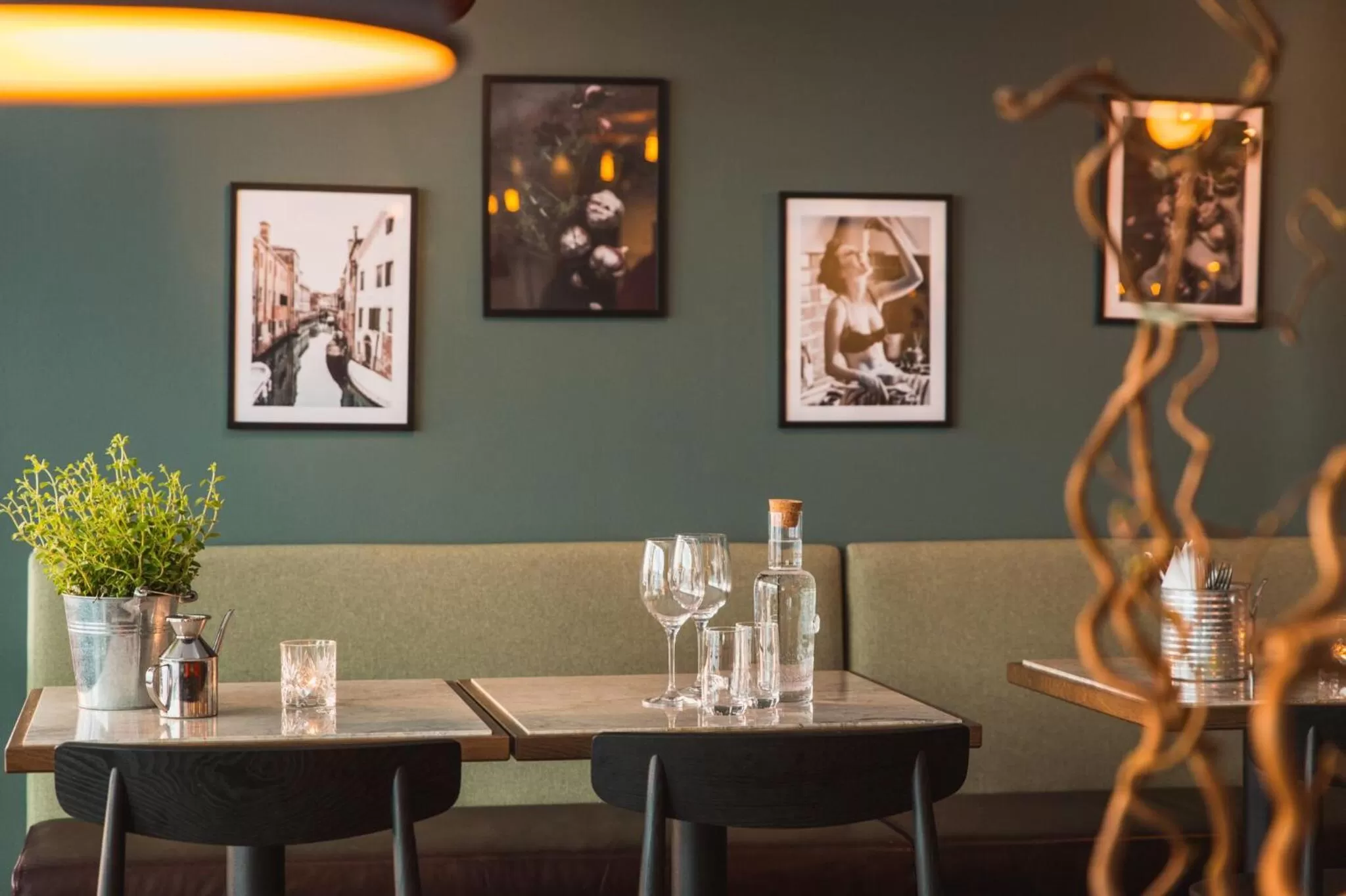 Restaurant/places to eat in Hotel Point