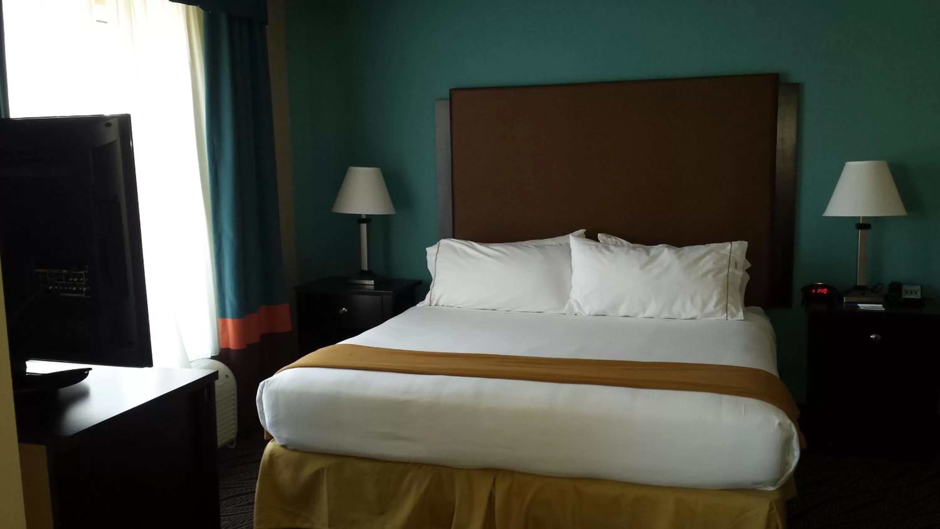 Photo of the whole room, Bed in Holiday Inn Express & Suites Havelock Northwest New Bern, an IHG Hotel