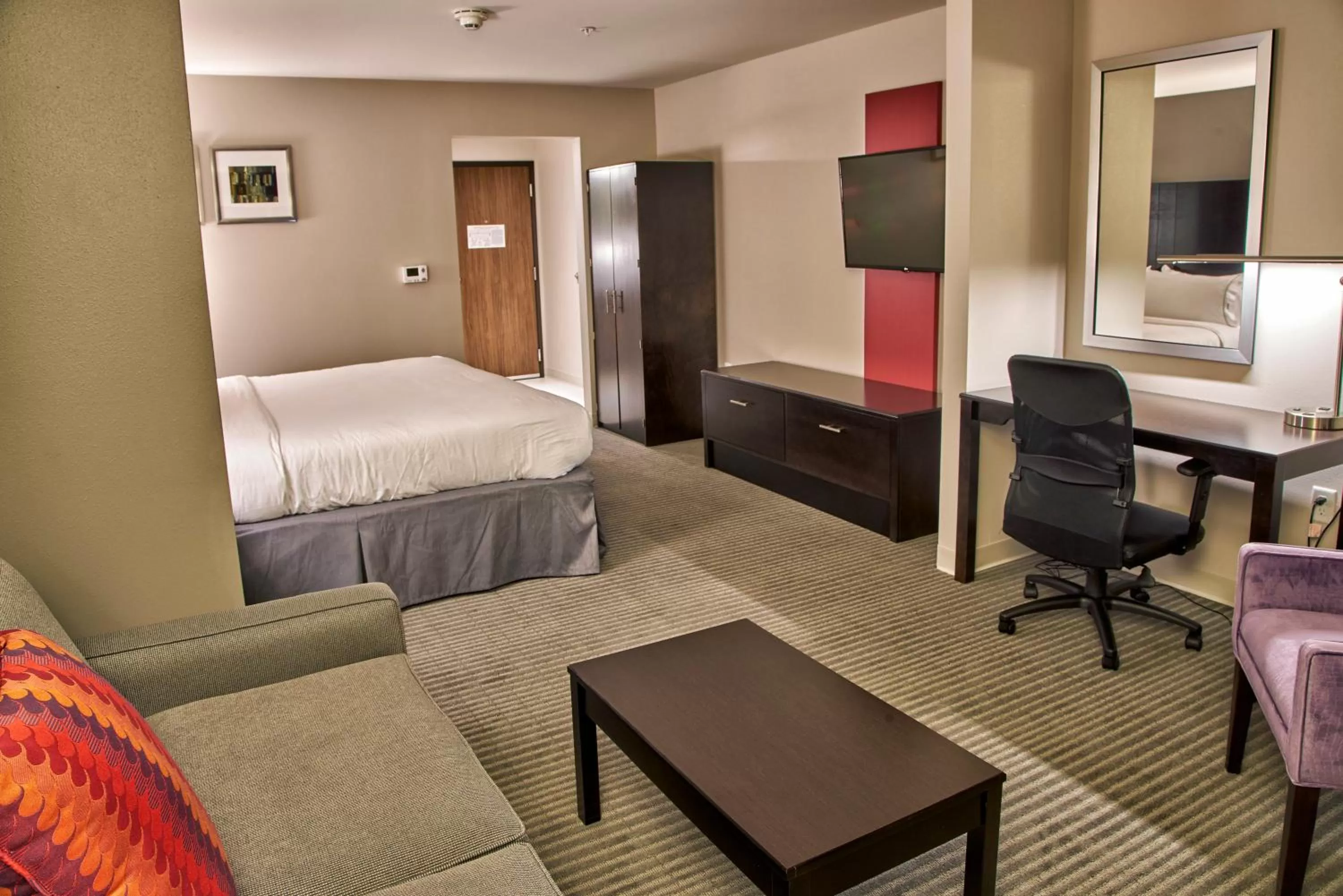 Photo of the whole room in Holiday Inn Express & Suites Tulsa NE, Claremore by IHG