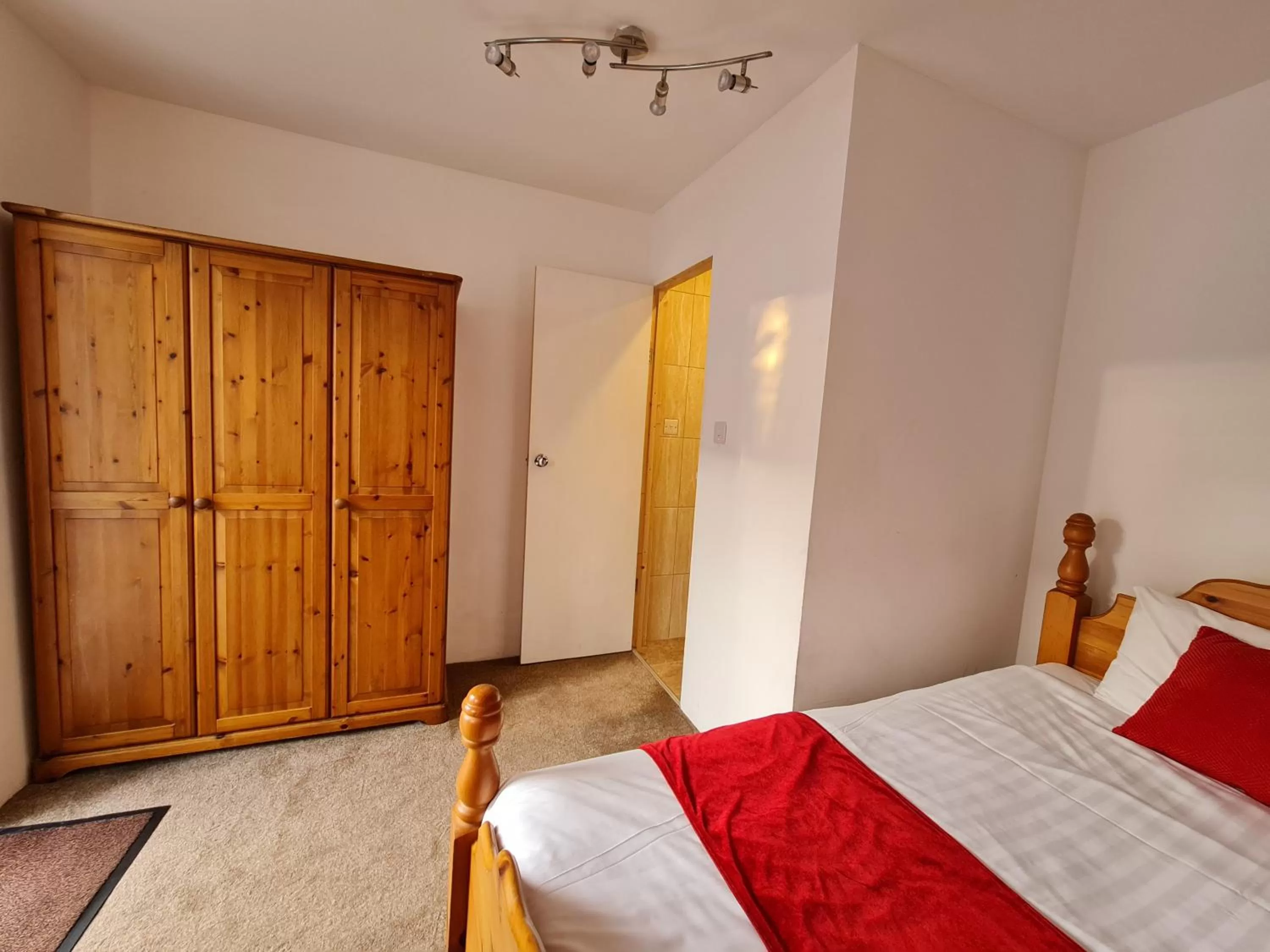 Bedroom, Bed in Pymgate Lodge Hotel Manchester Airport