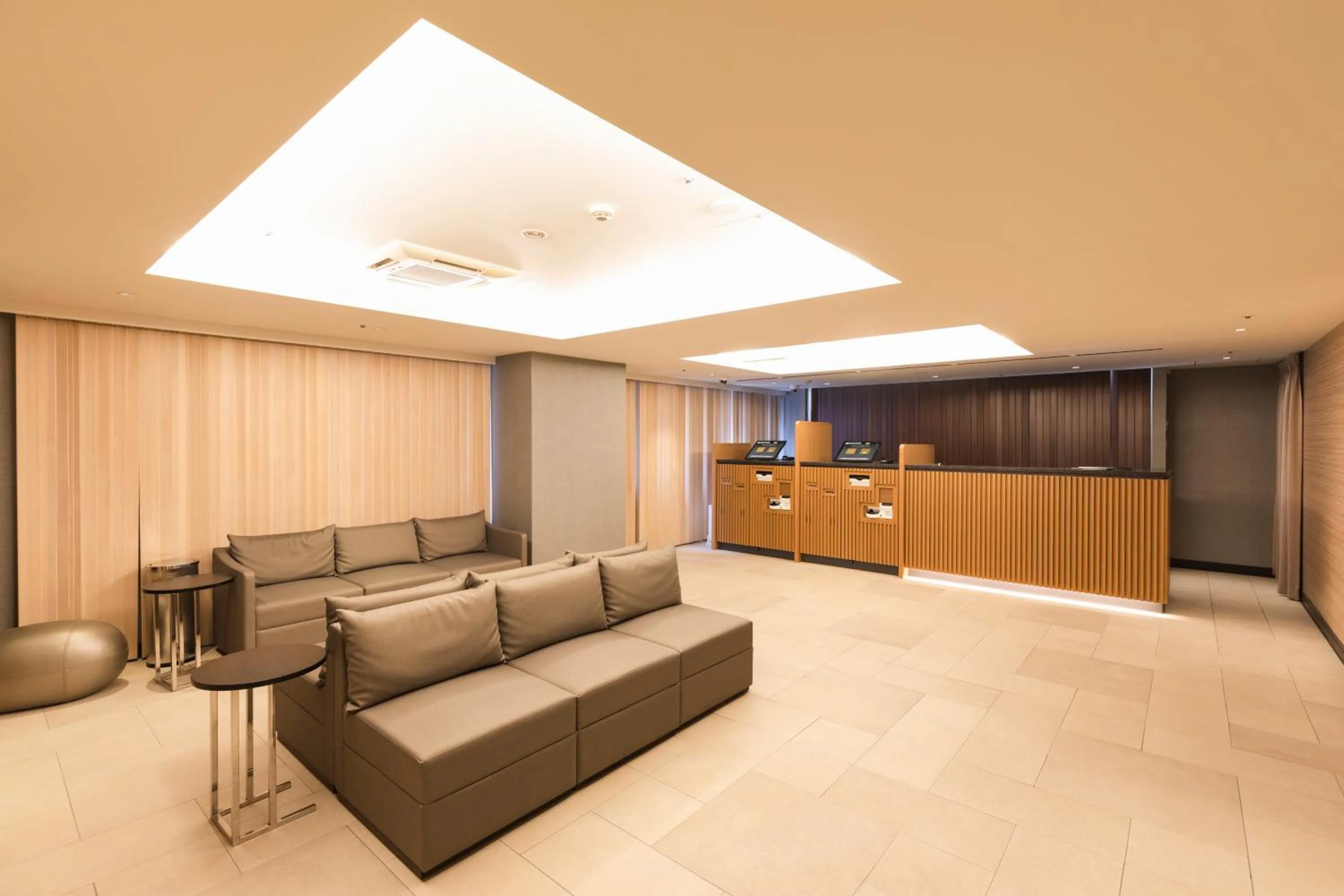 Lobby or reception in Sotetsu Fresa Inn Tokyo-Kyobashi