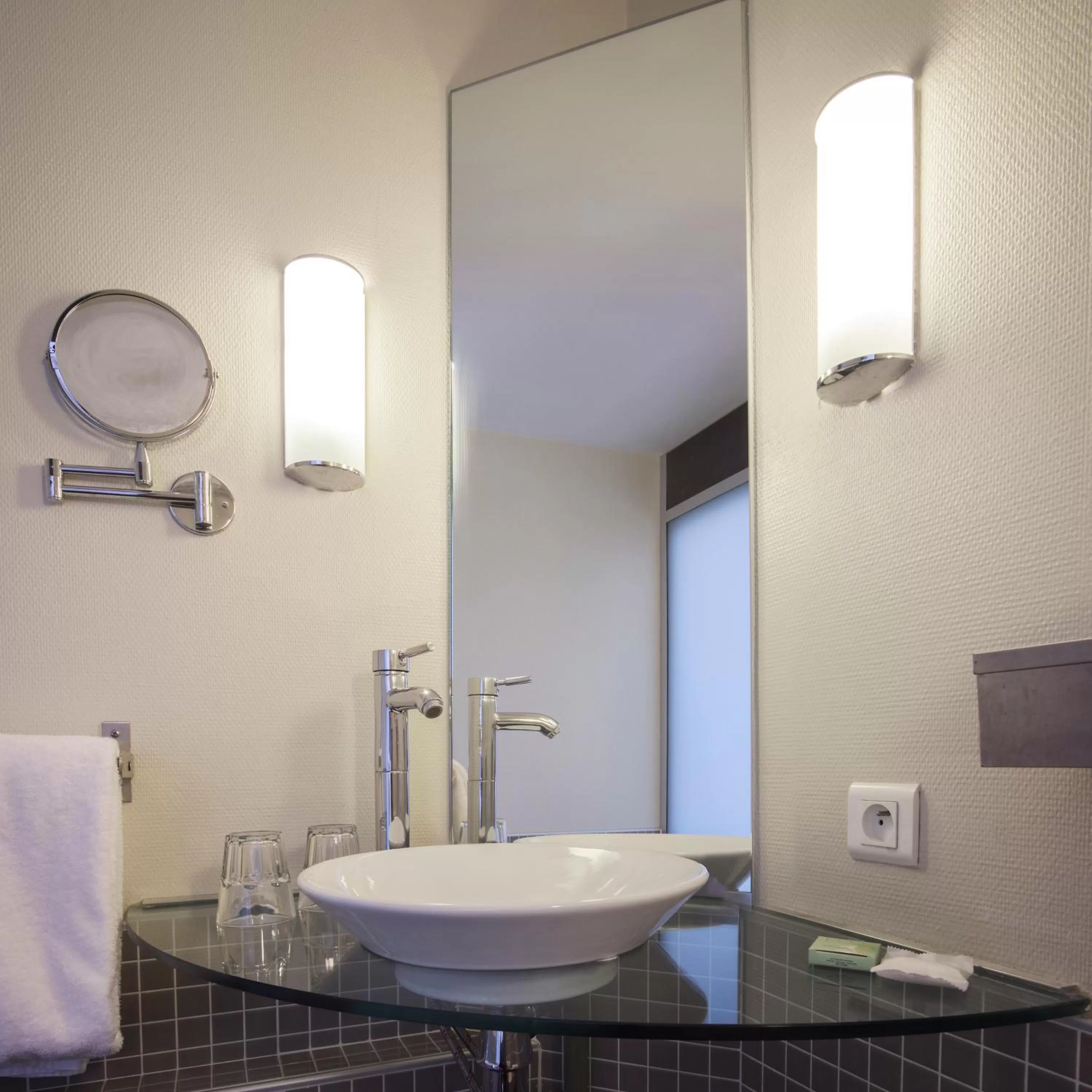 Bathroom in Best Western Plus Le Canard sur le Toit