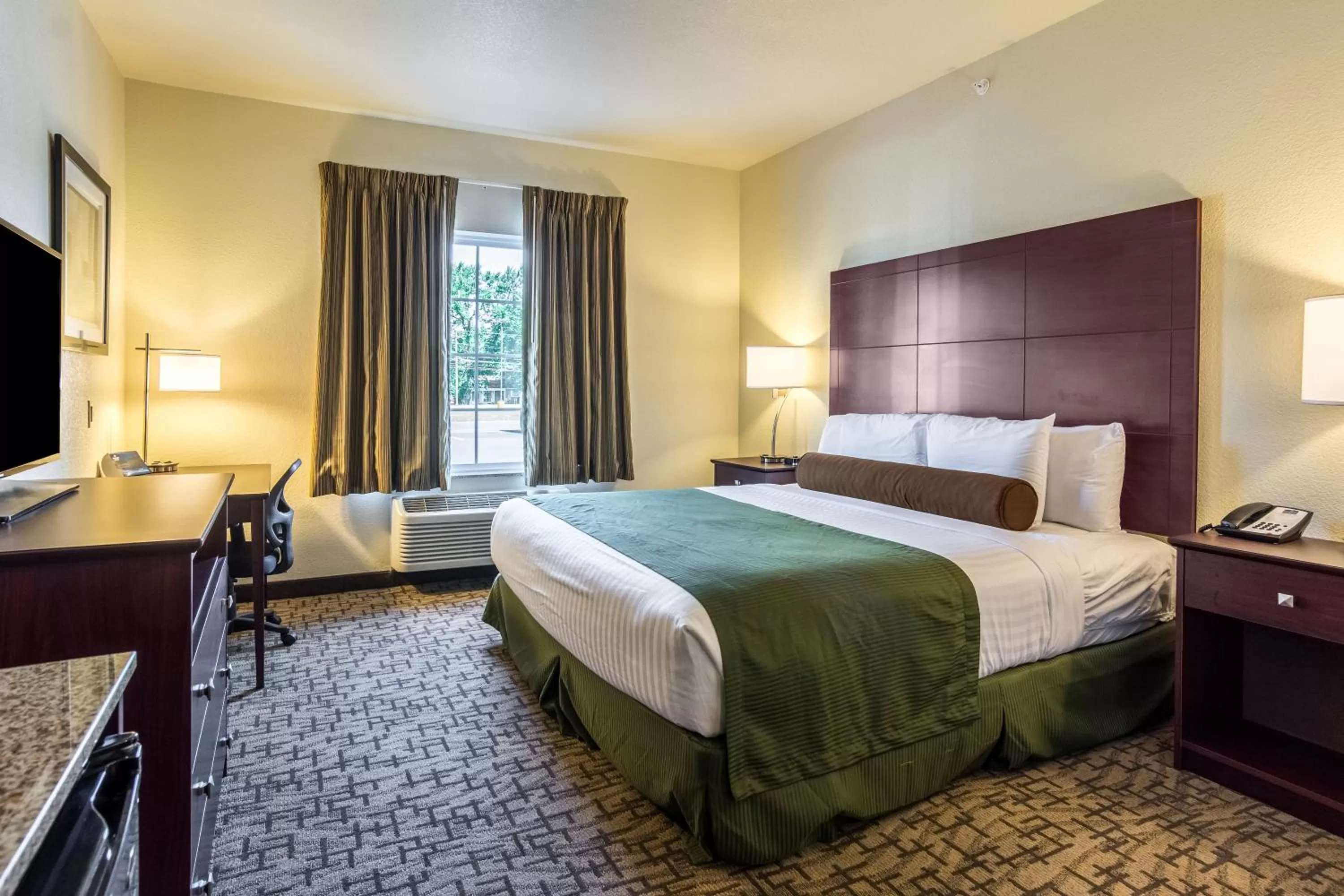 Bed in Cobblestone Hotel & Suites - Torrington