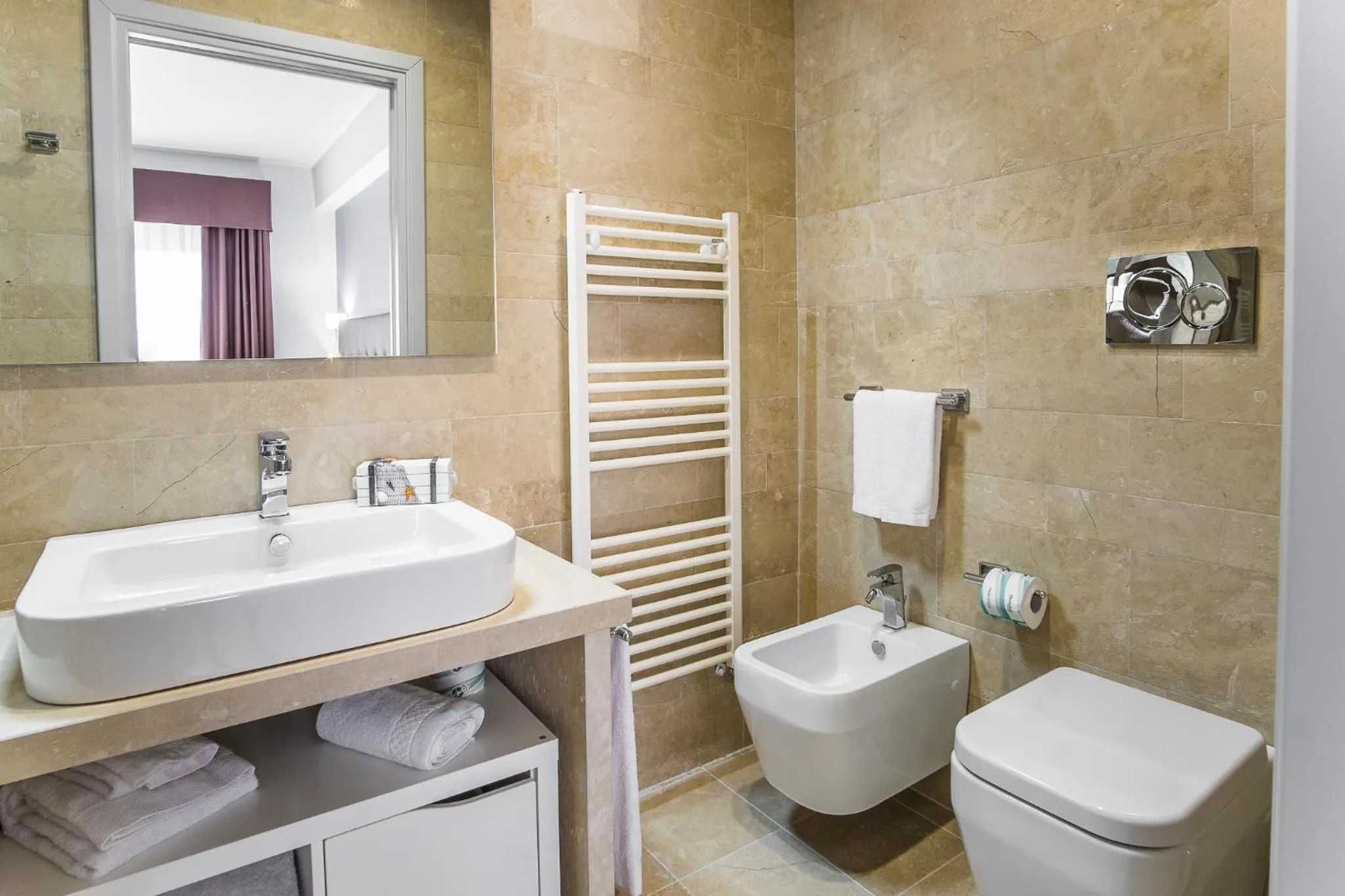 Bathroom in Netum Hotel