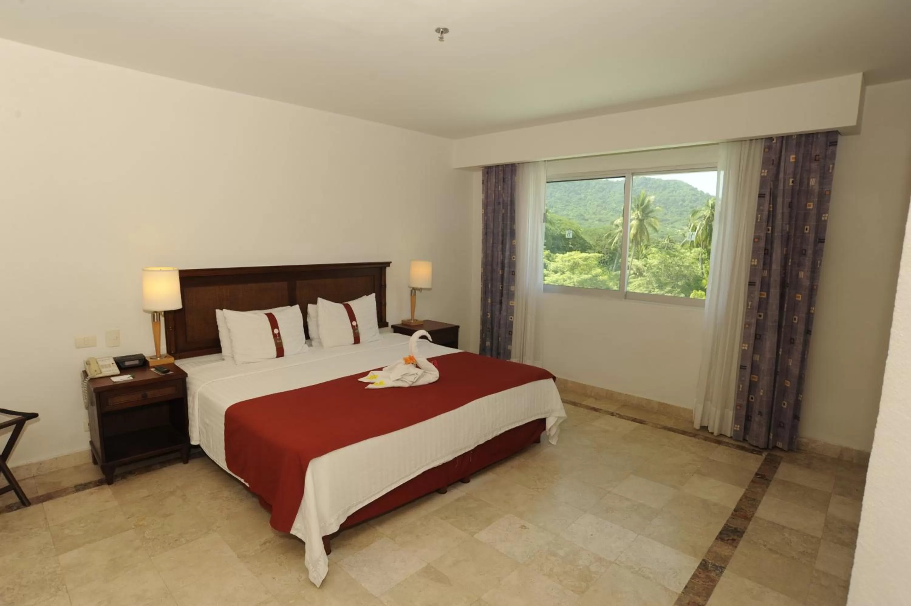 Photo of the whole room, Bed in Gamma Plaza Ixtapa