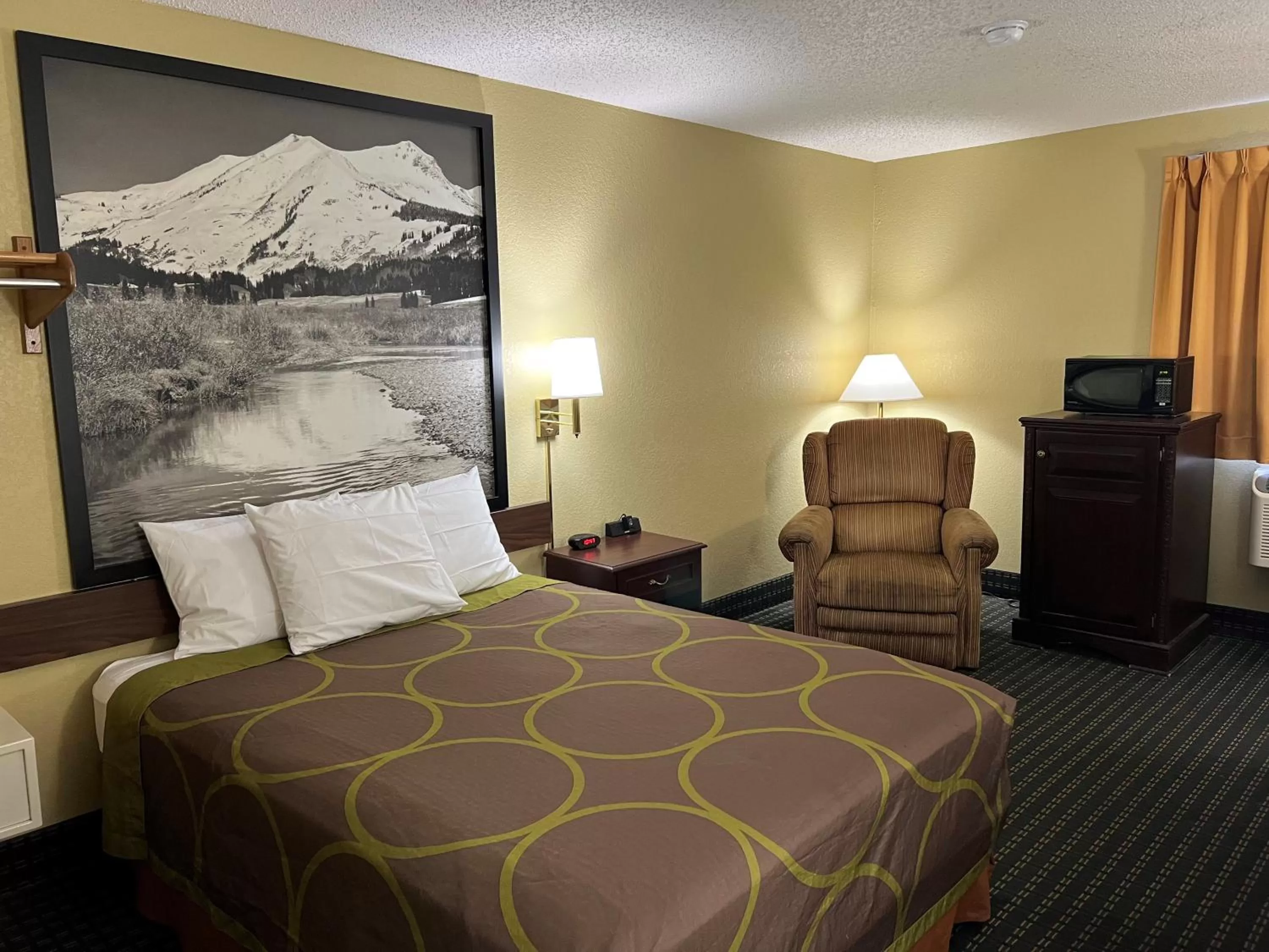 Bed in Super 8 by Wyndham Trinidad