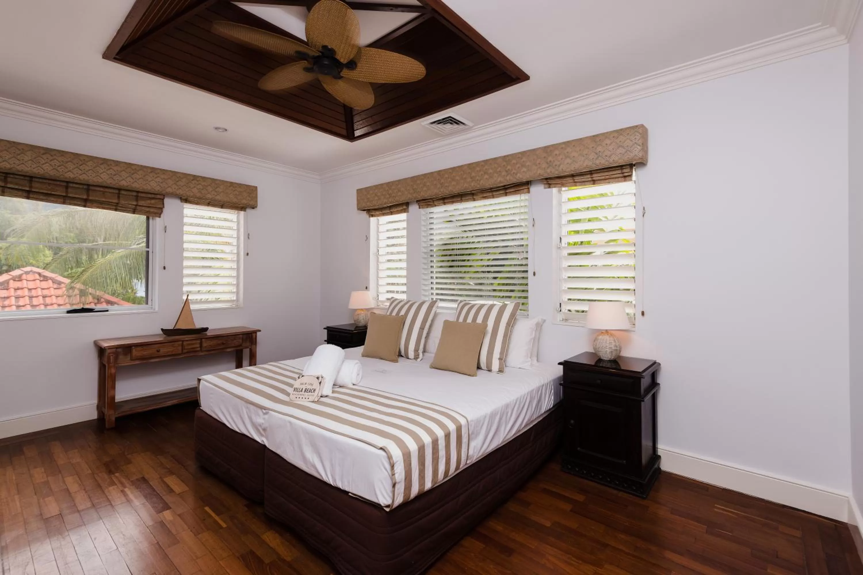 Bed in Villa Beach Palm Cove