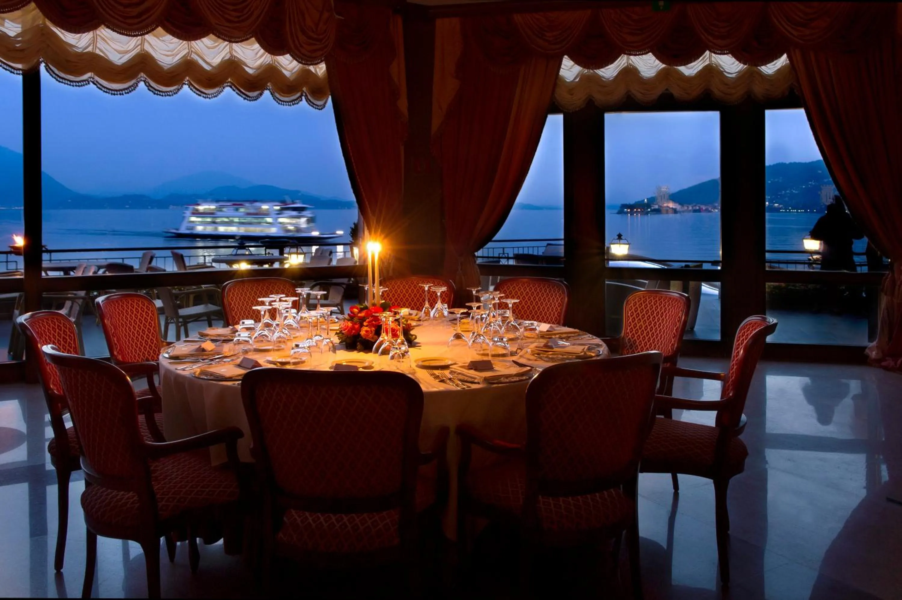 Restaurant/places to eat in Grand Hotel Dino