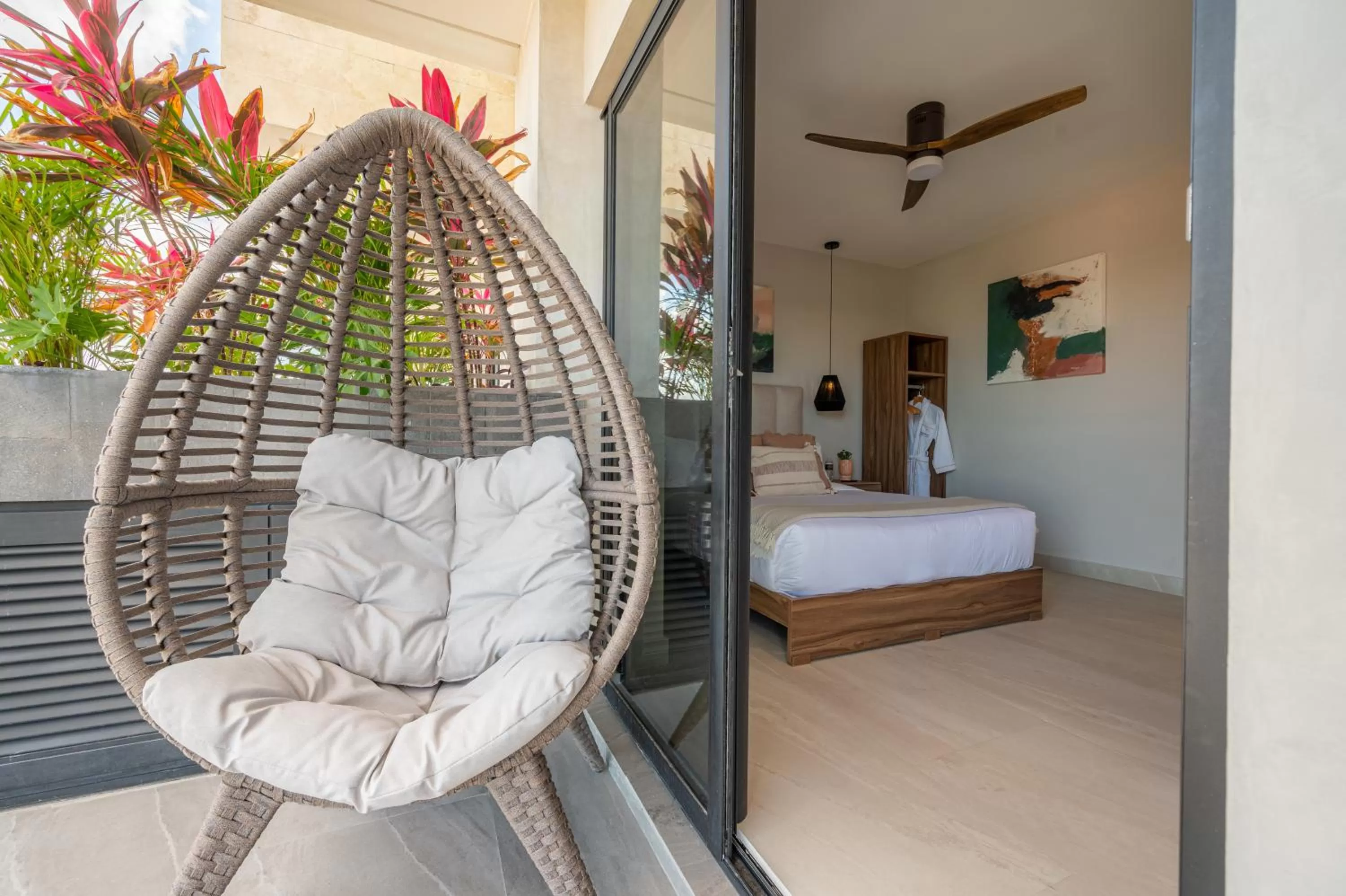 Balcony/Terrace, Bed in Kippal - Modern Oasis - ApartHotel