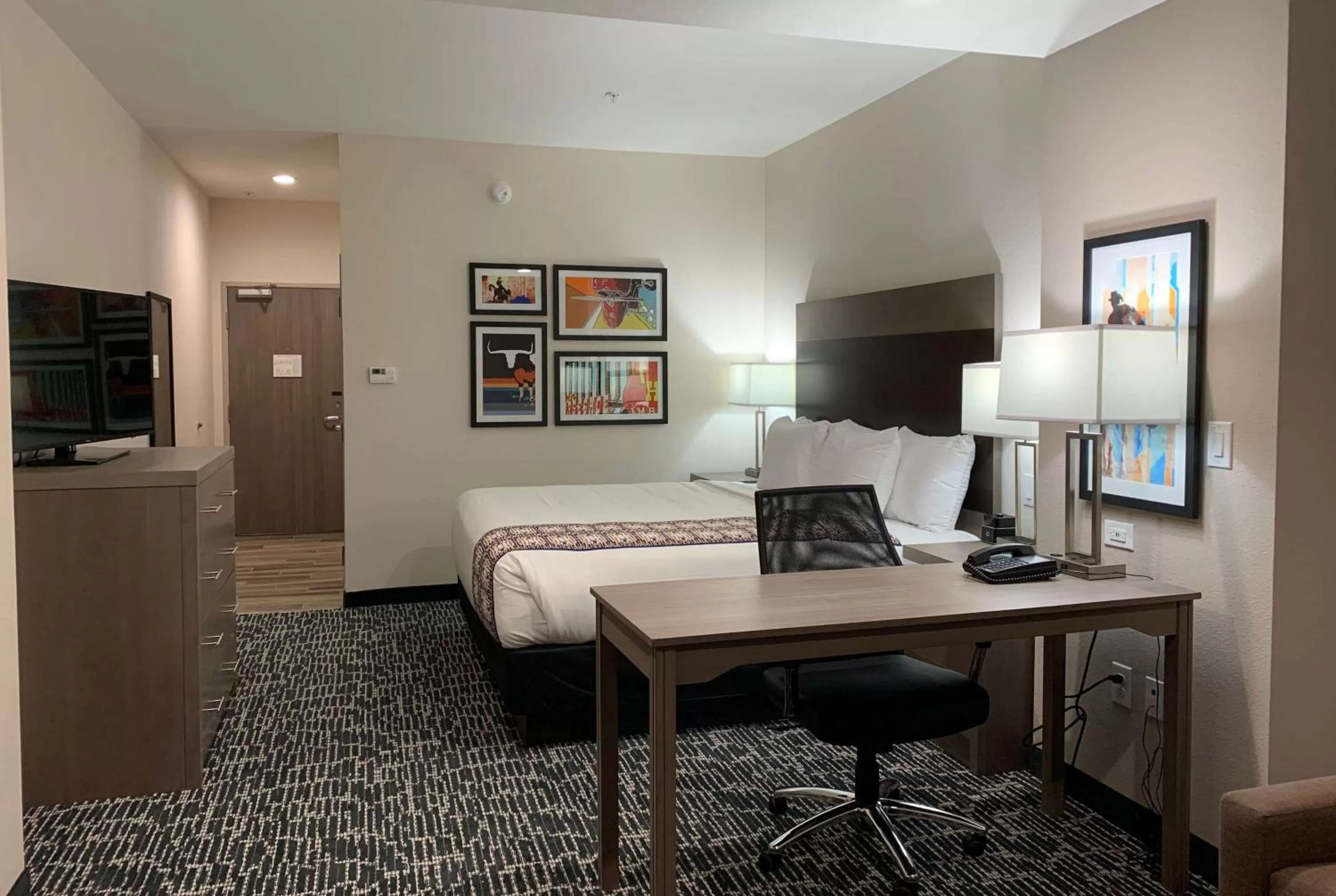 King Studio Suite with Mobility/Hearing Access and Bathtub with Grab Bars -  No-smoking in La Quinta Inn & Suites by Wyndham - Red Oak TX IH-35E