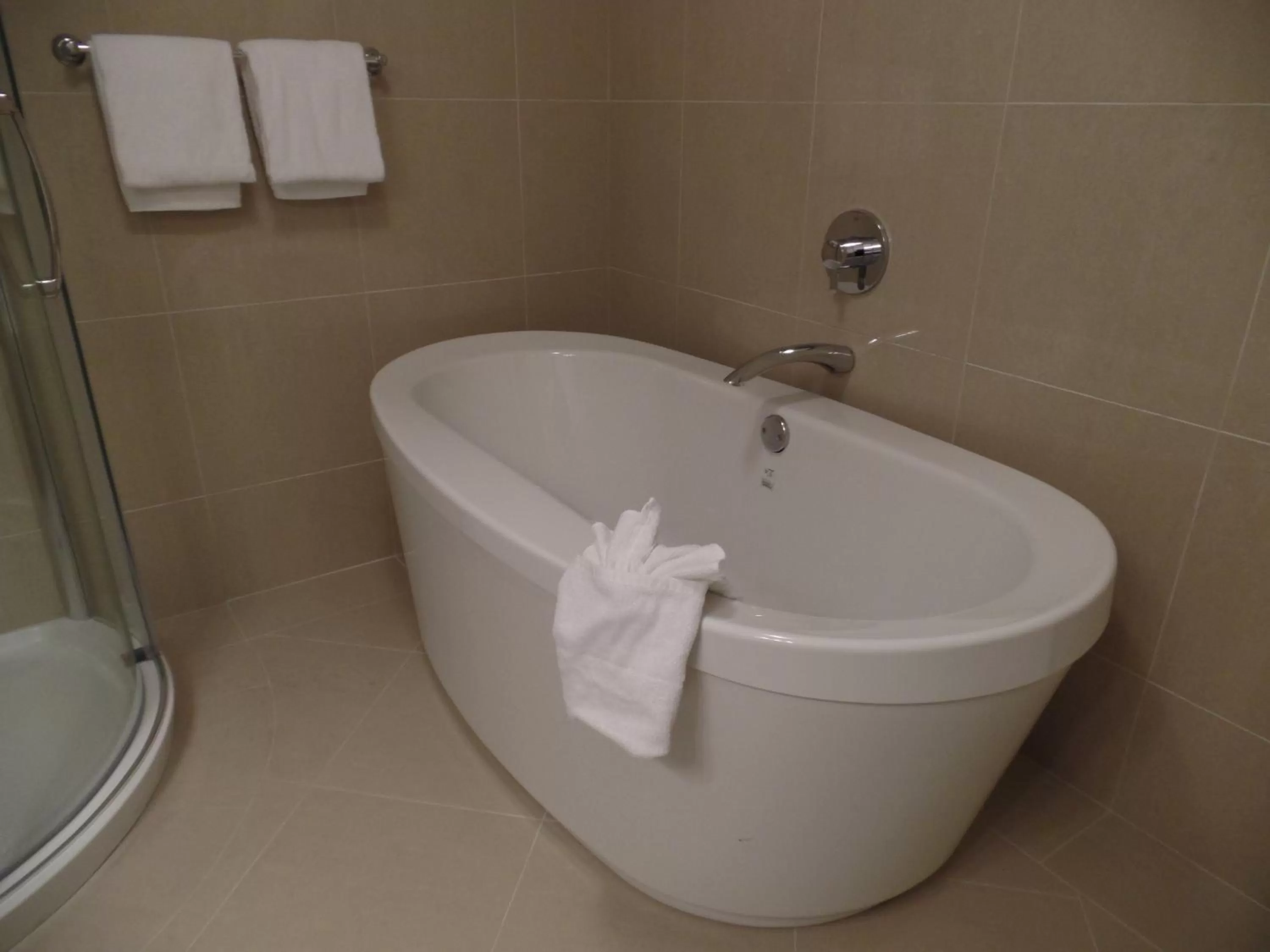 Bathroom in Arbutus Inn