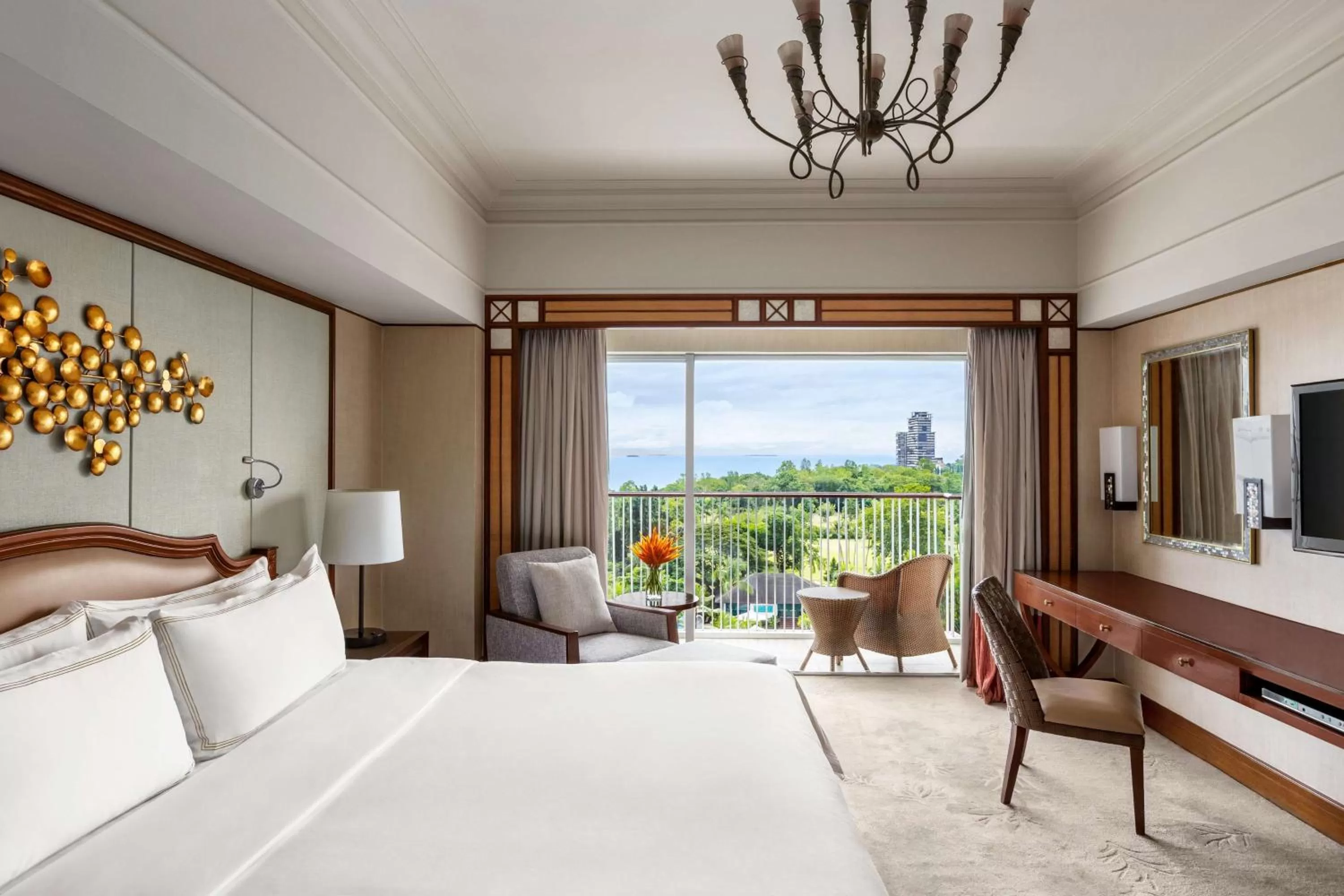 Photo of the whole room, Bed in Shangri-La Mactan, Cebu