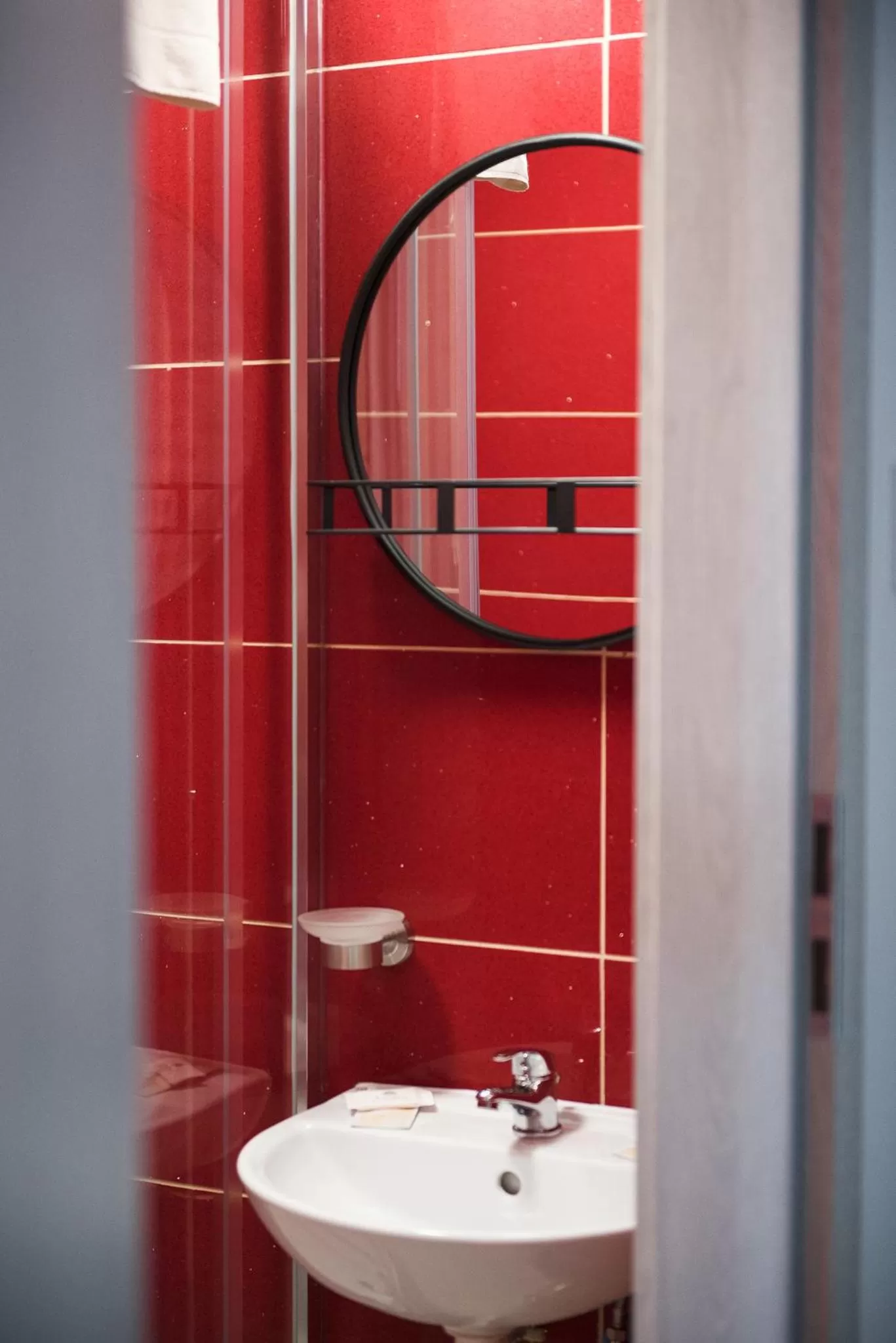 Bathroom in Leon's Rooms