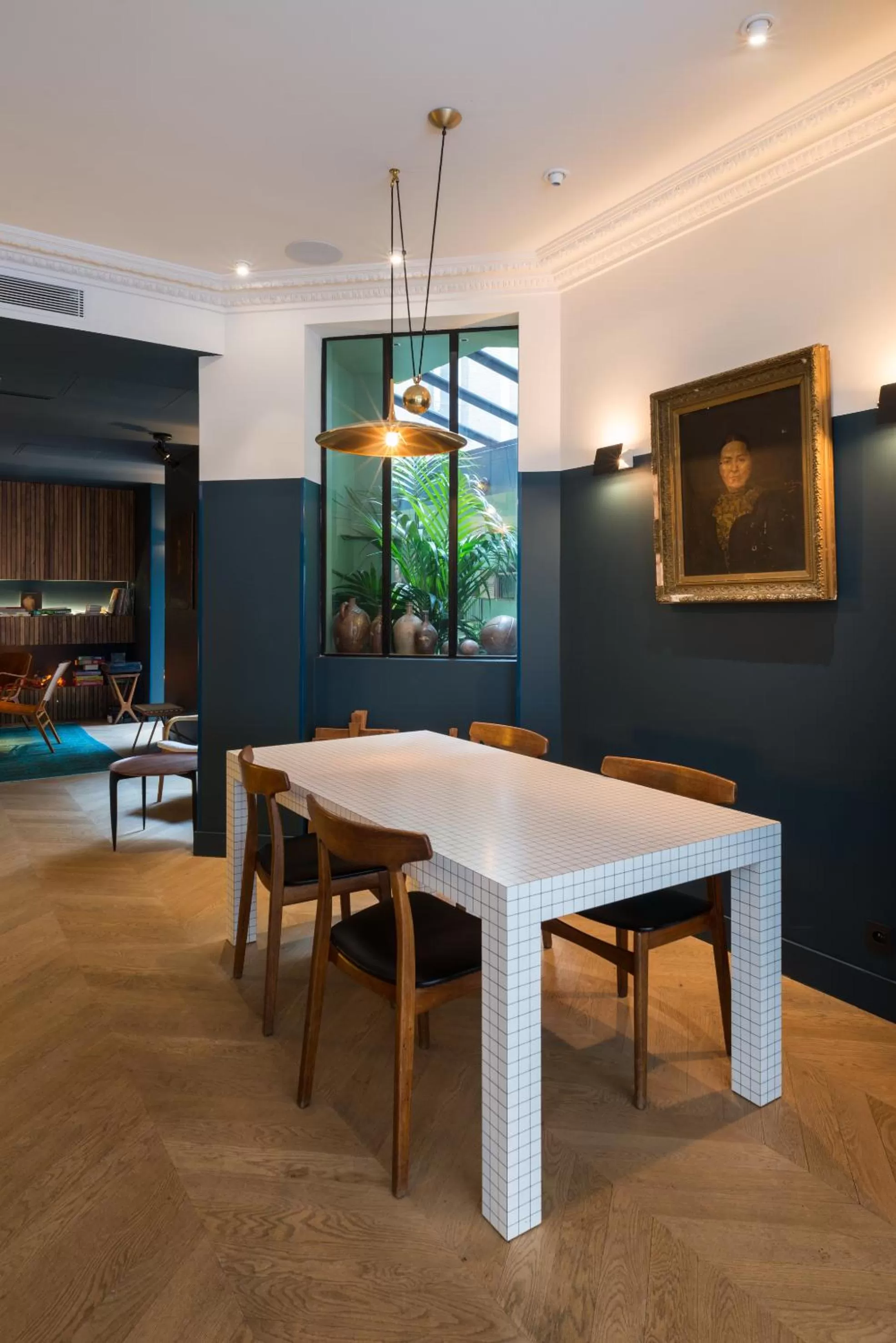 Dining area in COQ Hotel Paris