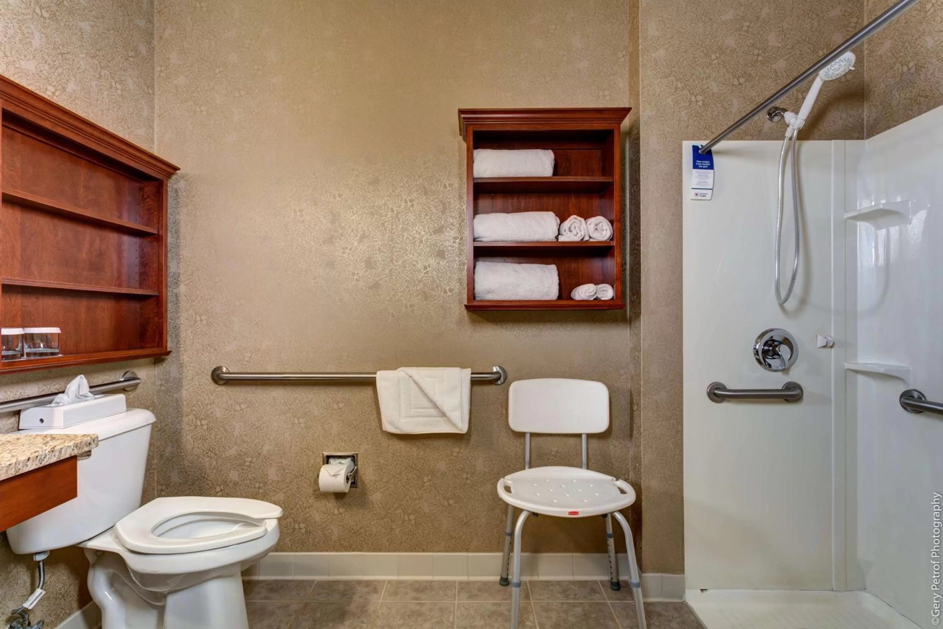 Bathroom in Best Western Plus Mentor-Cleveland Northeast