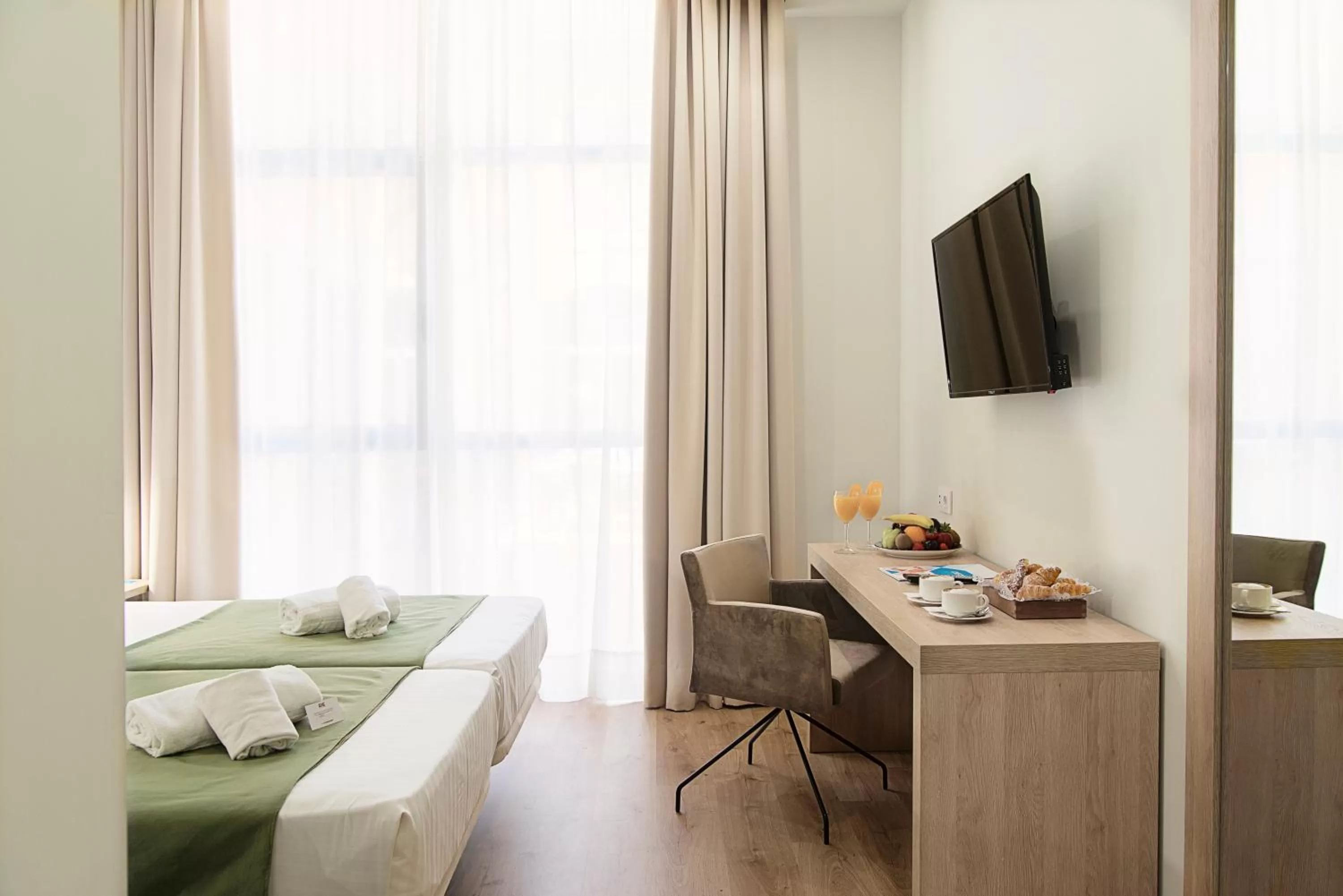 Bedroom, Bed in DWO Valencia