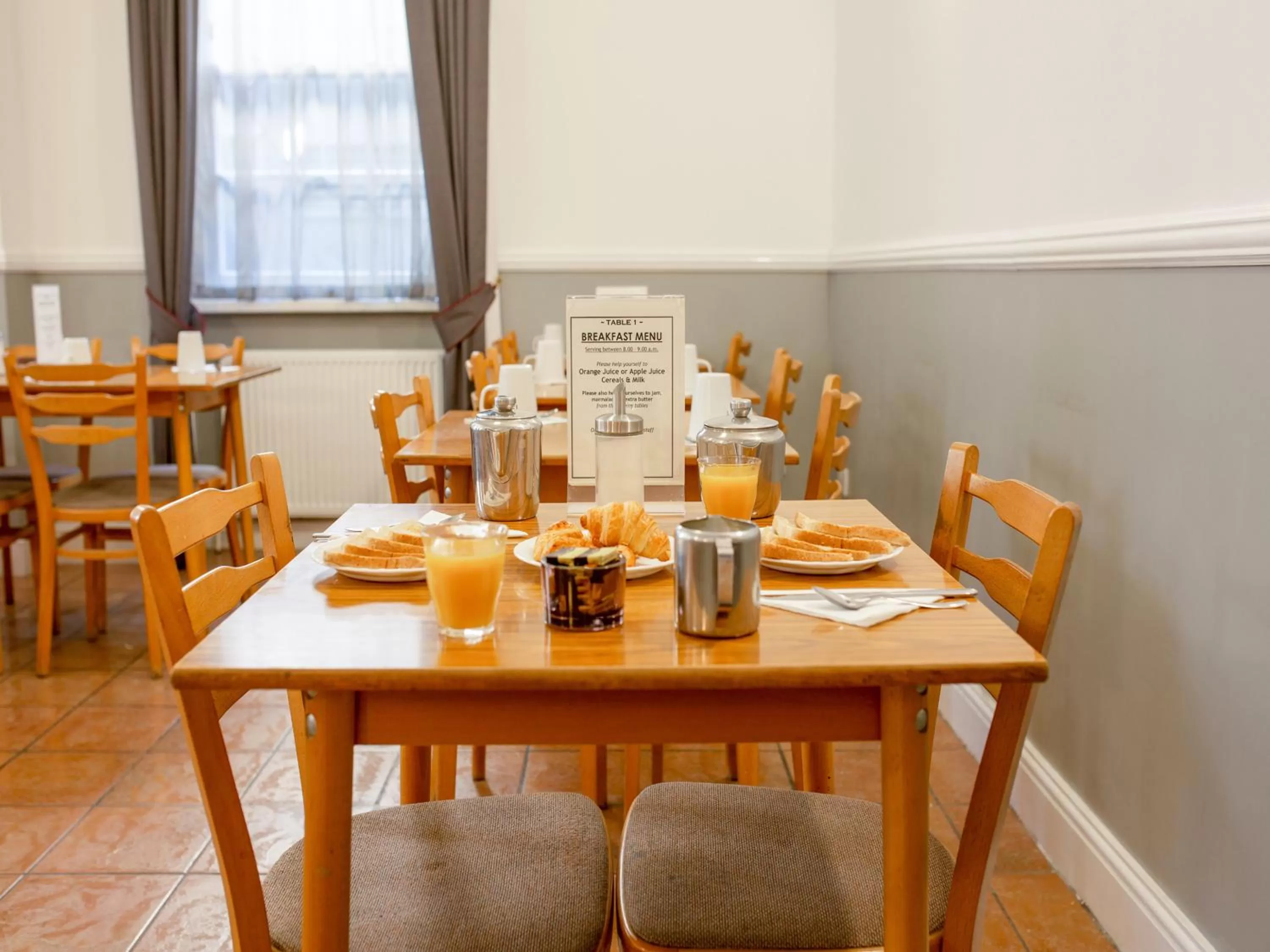 Breakfast in OYO Townhouse New England, London Victoria