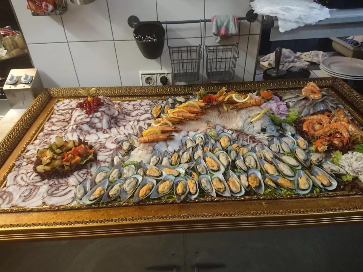 Restaurant/places to eat in Hotel Allegra