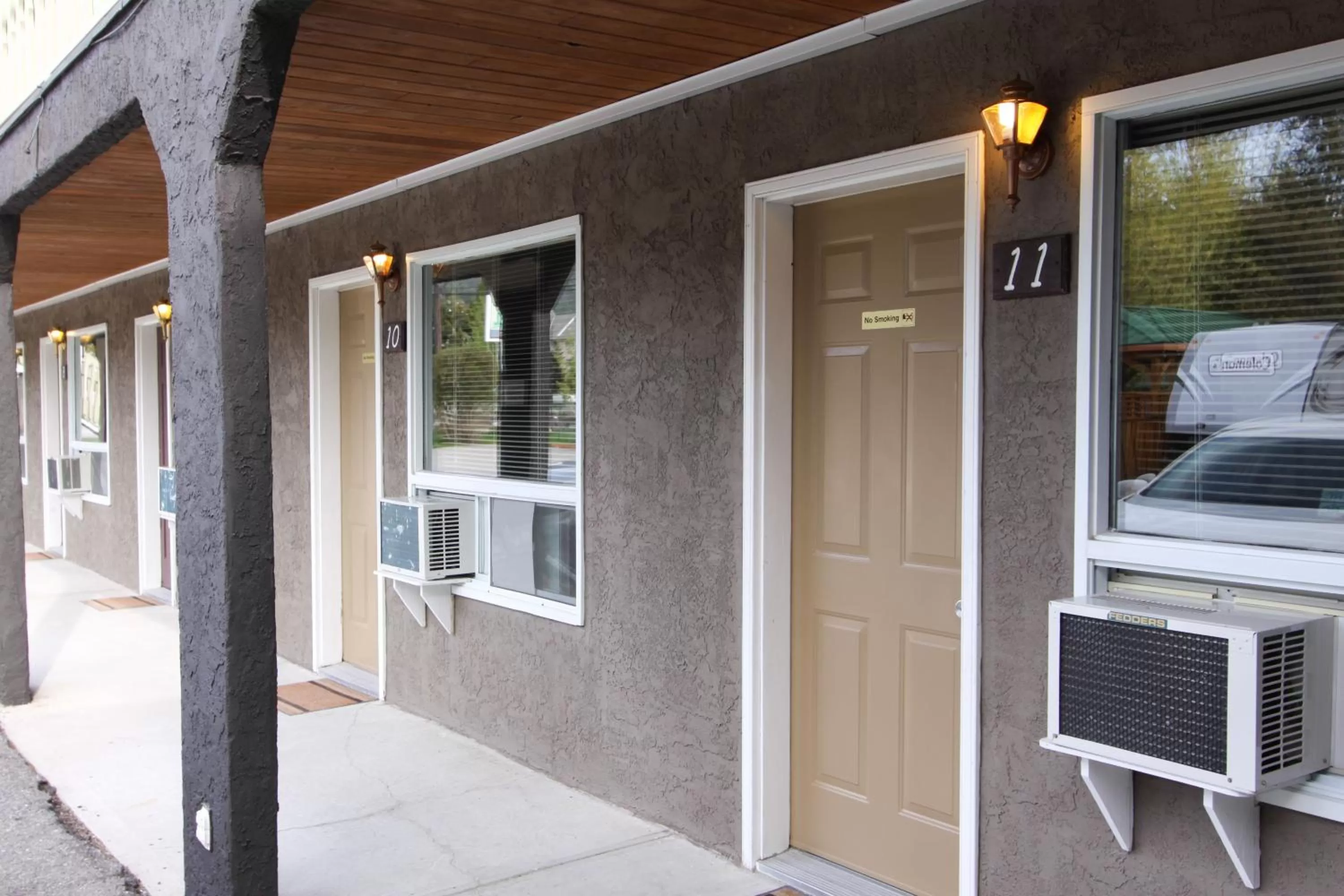 Facade/entrance in Crystal Springs Lodge