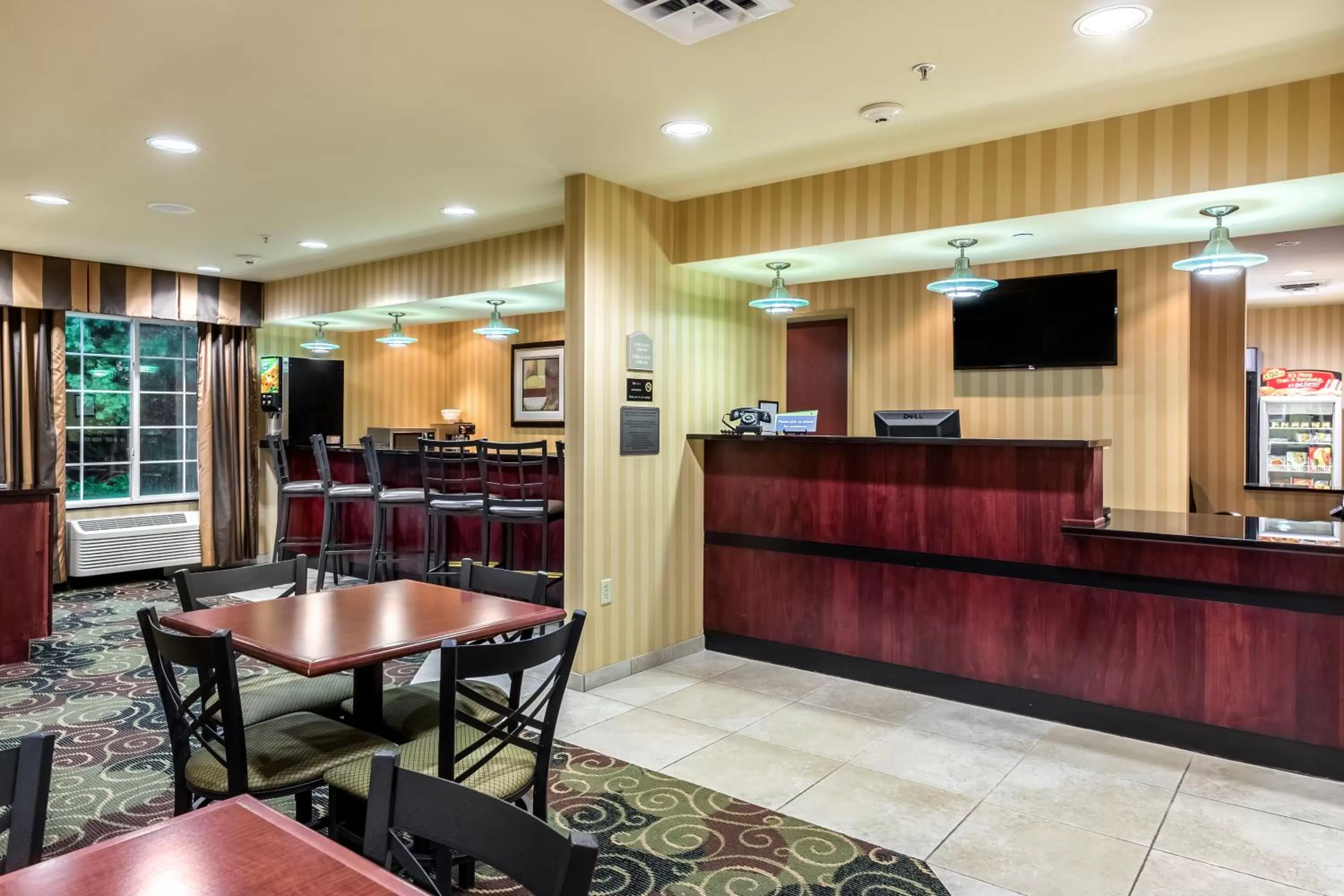Lobby or reception in Cobblestone Inn & Suites - Vinton, IA