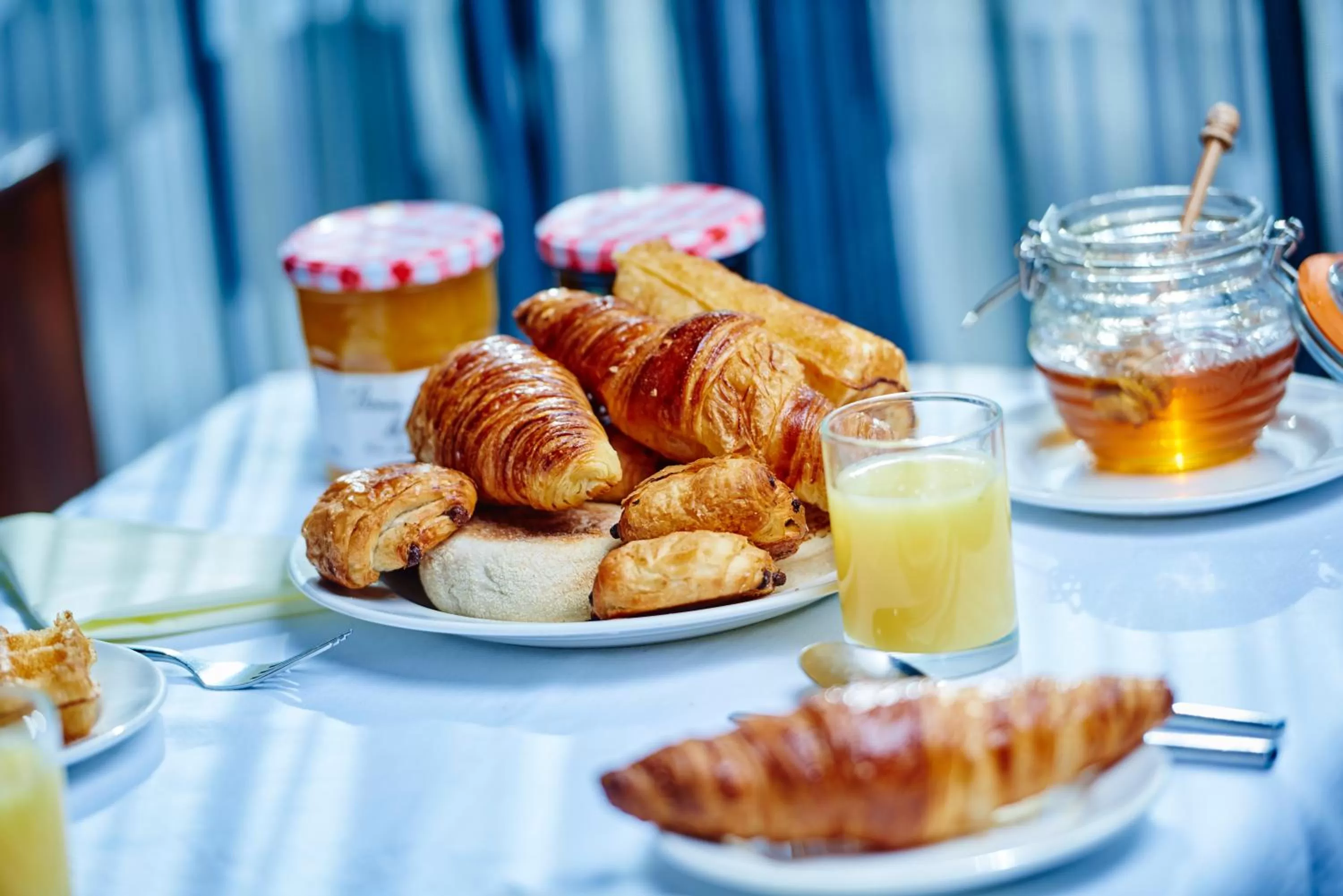 Buffet breakfast in NYX Hotel London Holborn by Leonardo Hotels