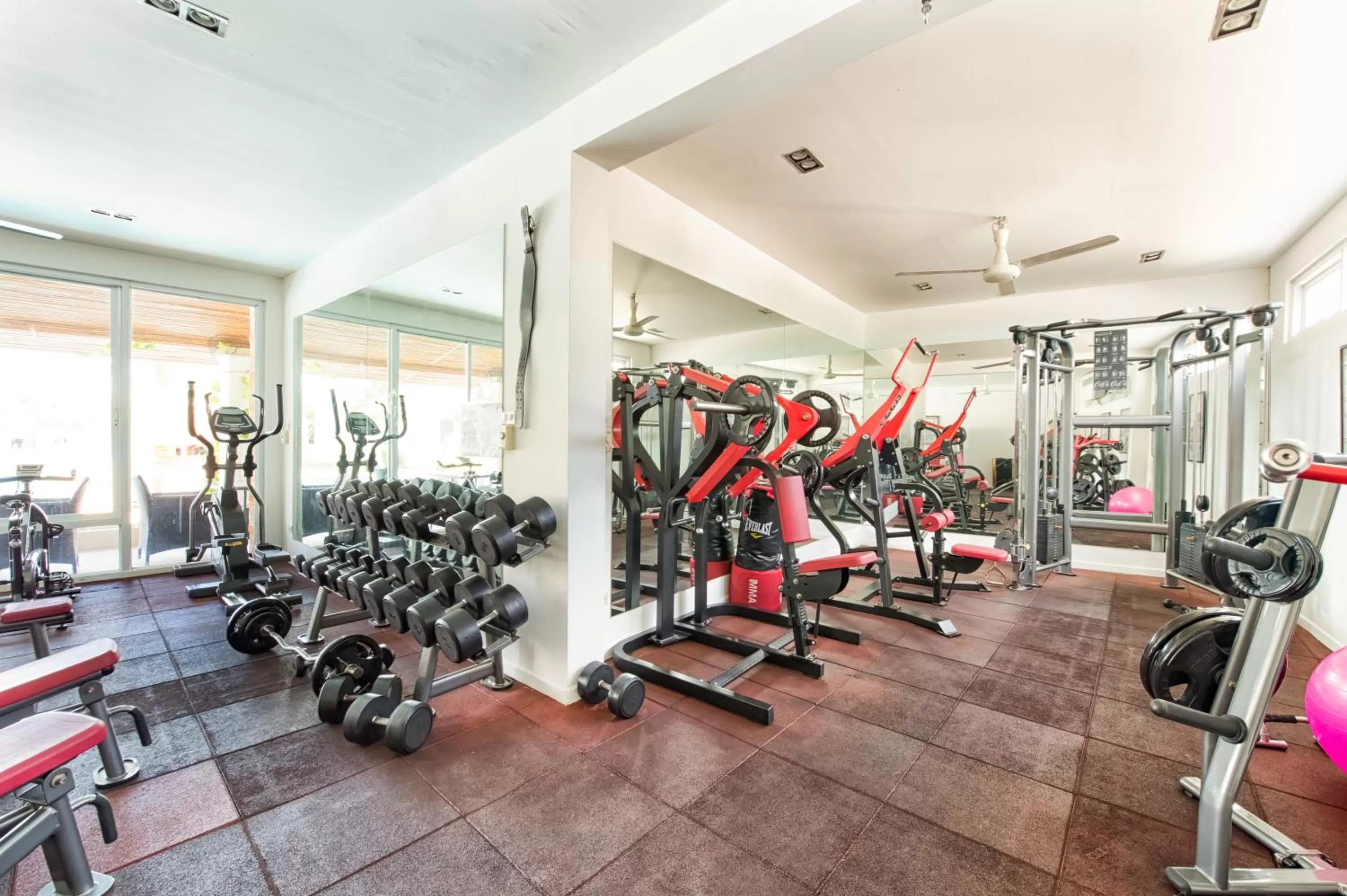 Fitness centre/facilities in Oriental Beach Pearl Resort