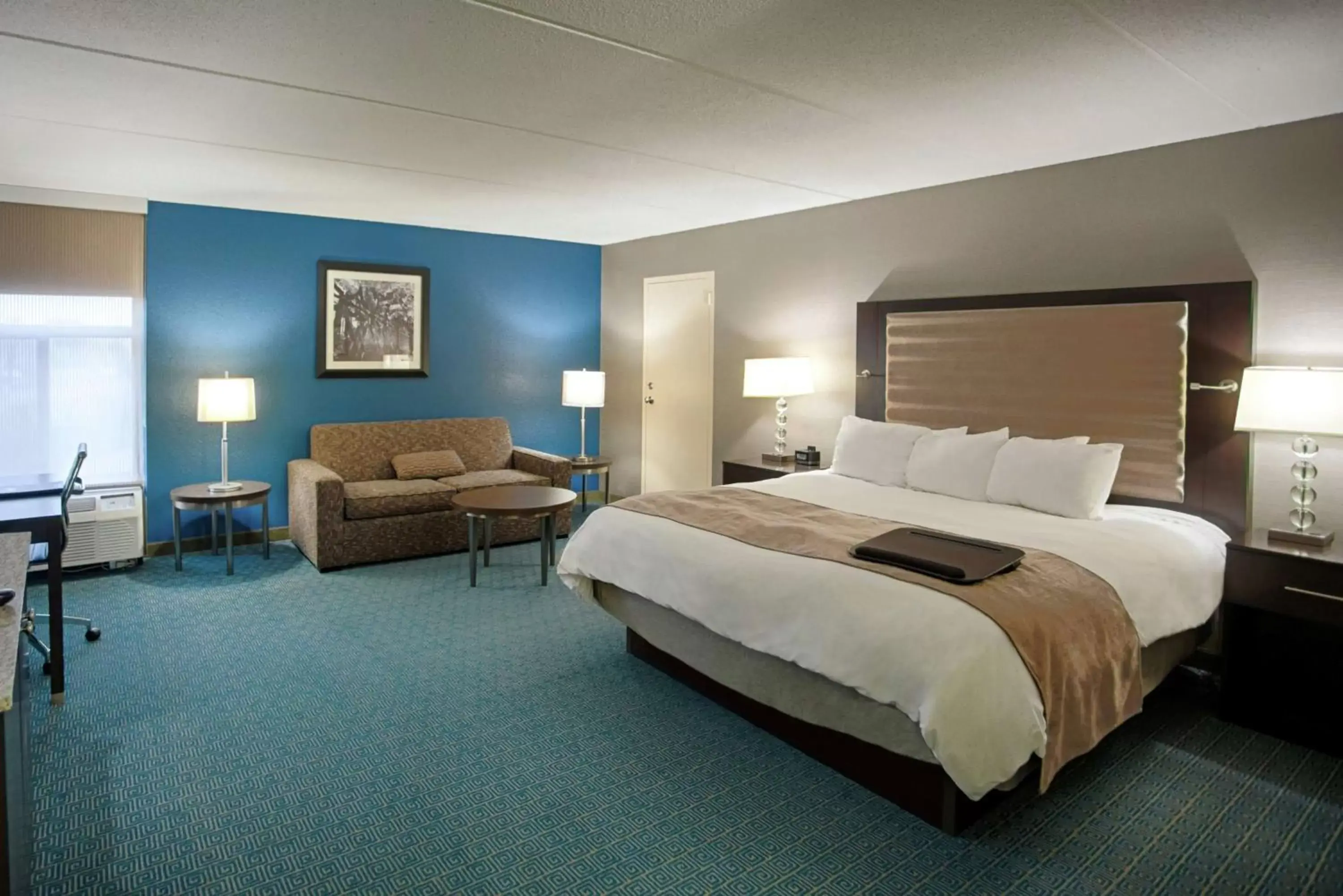 King Studio Suite in DoubleTree by Hilton Roseville Minneapolis King Studio Suite in DoubleTree by Hilton Roseville Minneapolis