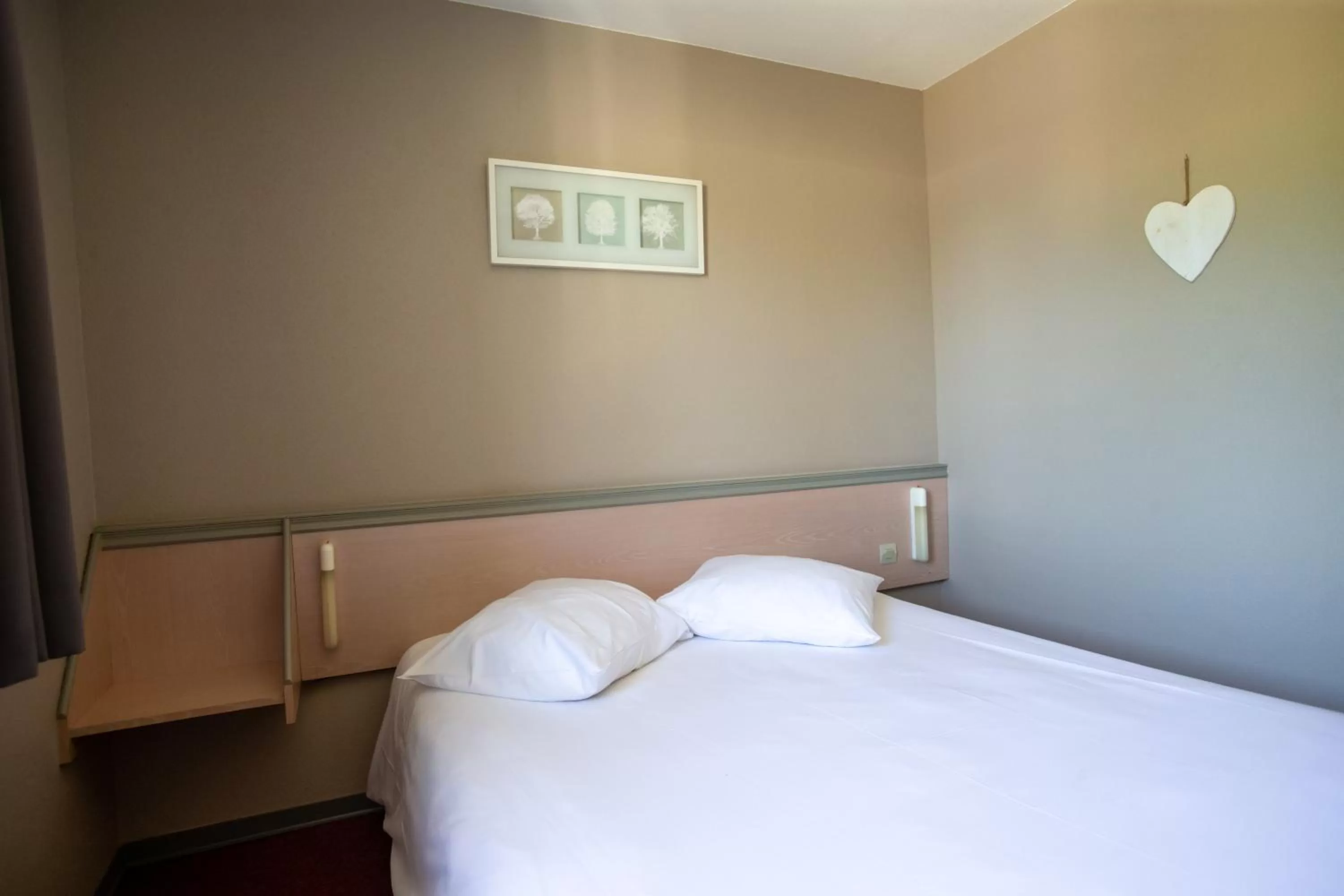 Bed in Hotel Ecluse 34