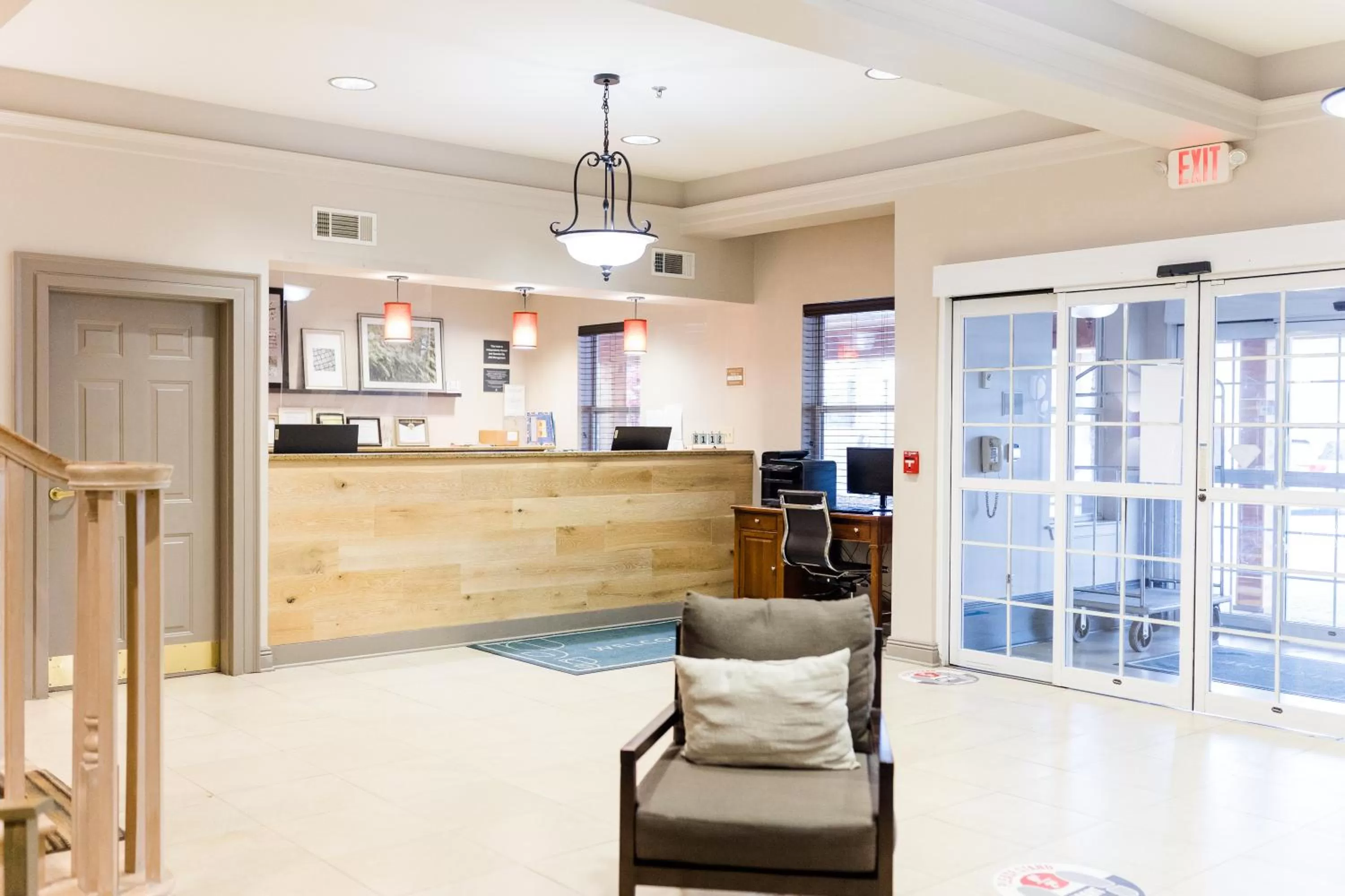 Lobby or reception in Country Inn & Suites by Radisson, Helen, GA