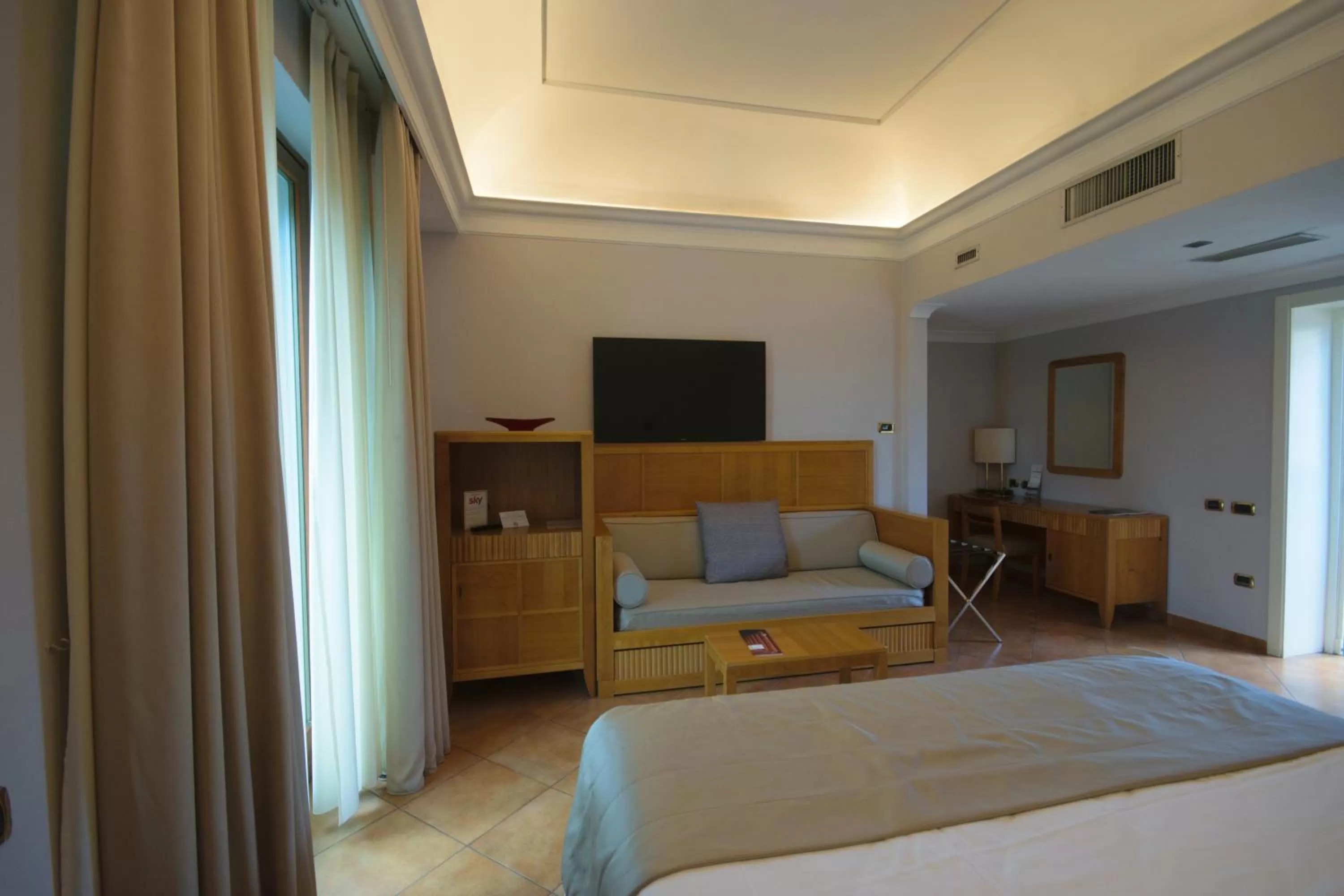 TV and multimedia, Bed in Hotel Forum