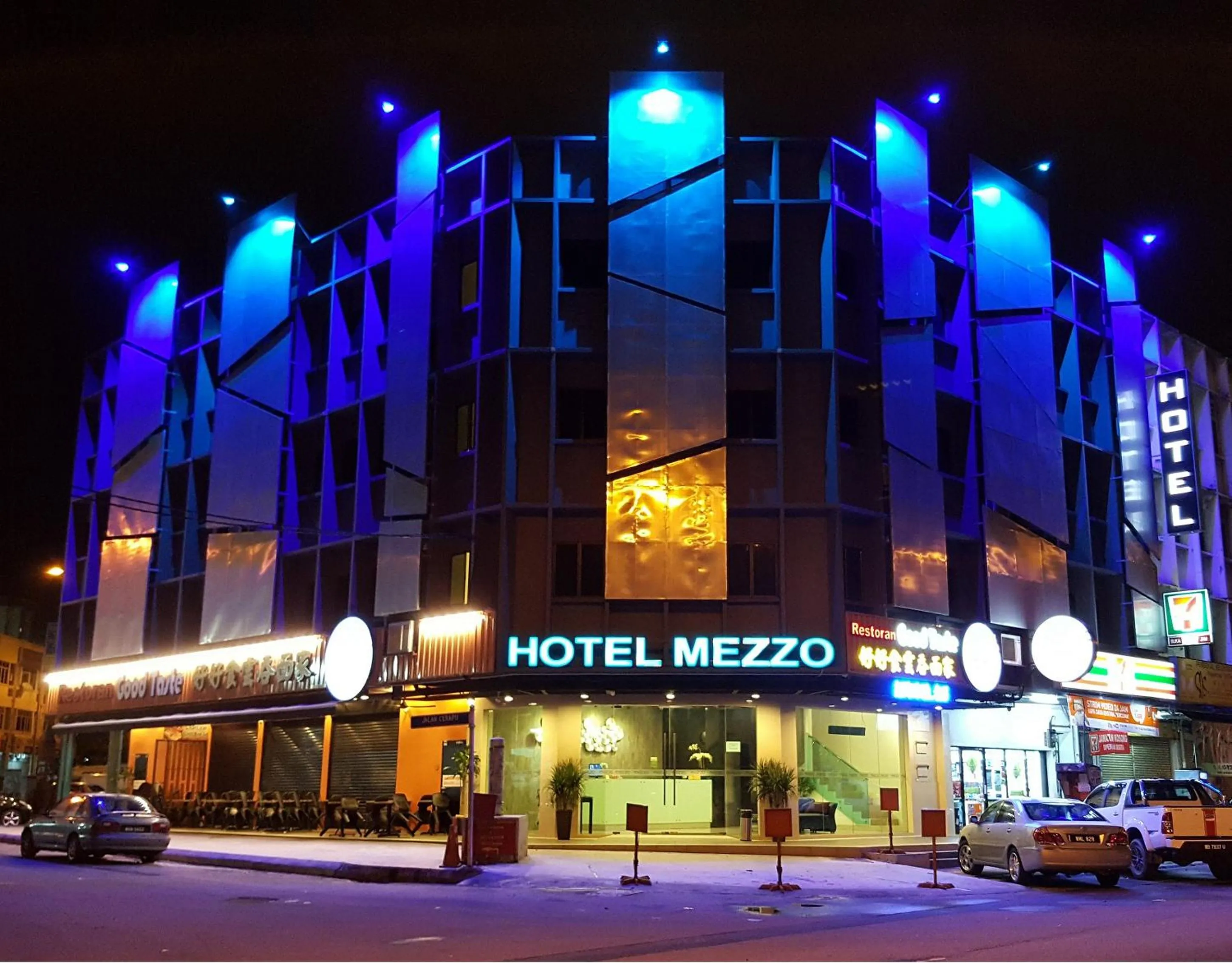 Facade/entrance in Hotel Mezzo