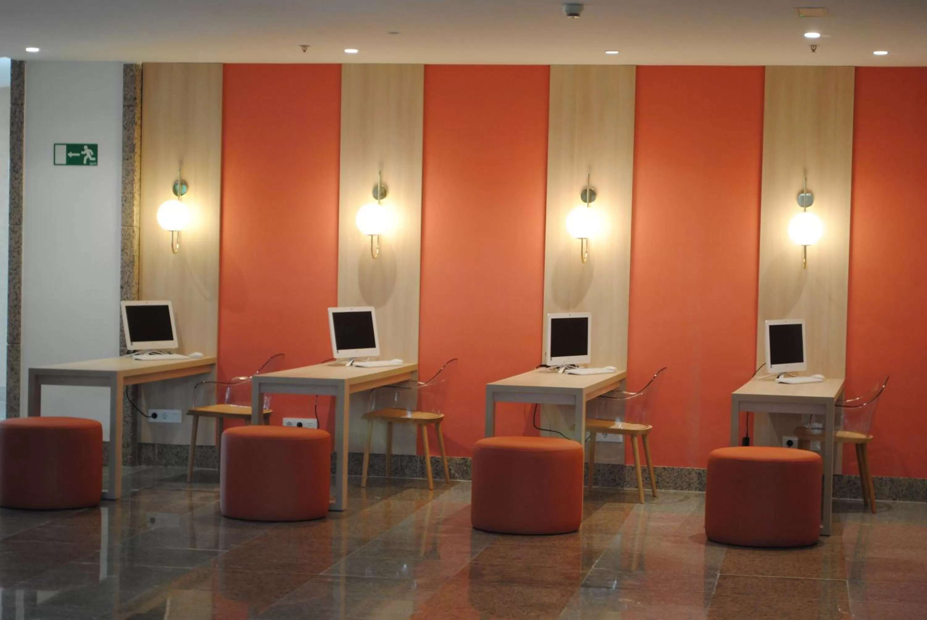 TV and multimedia in Gara Suites Golf & Spa