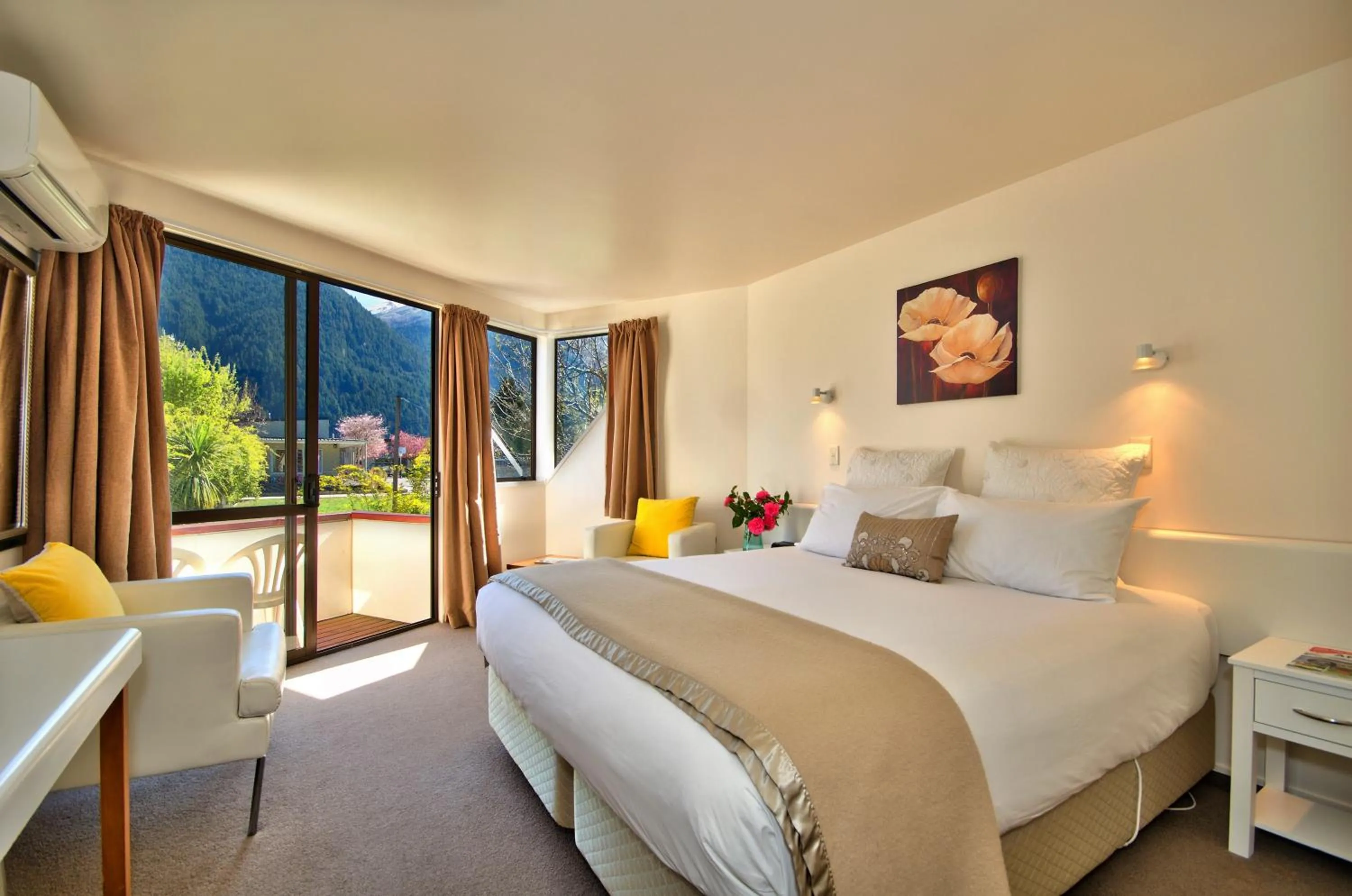 Day, Bed in Melbourne Lodge Queenstown