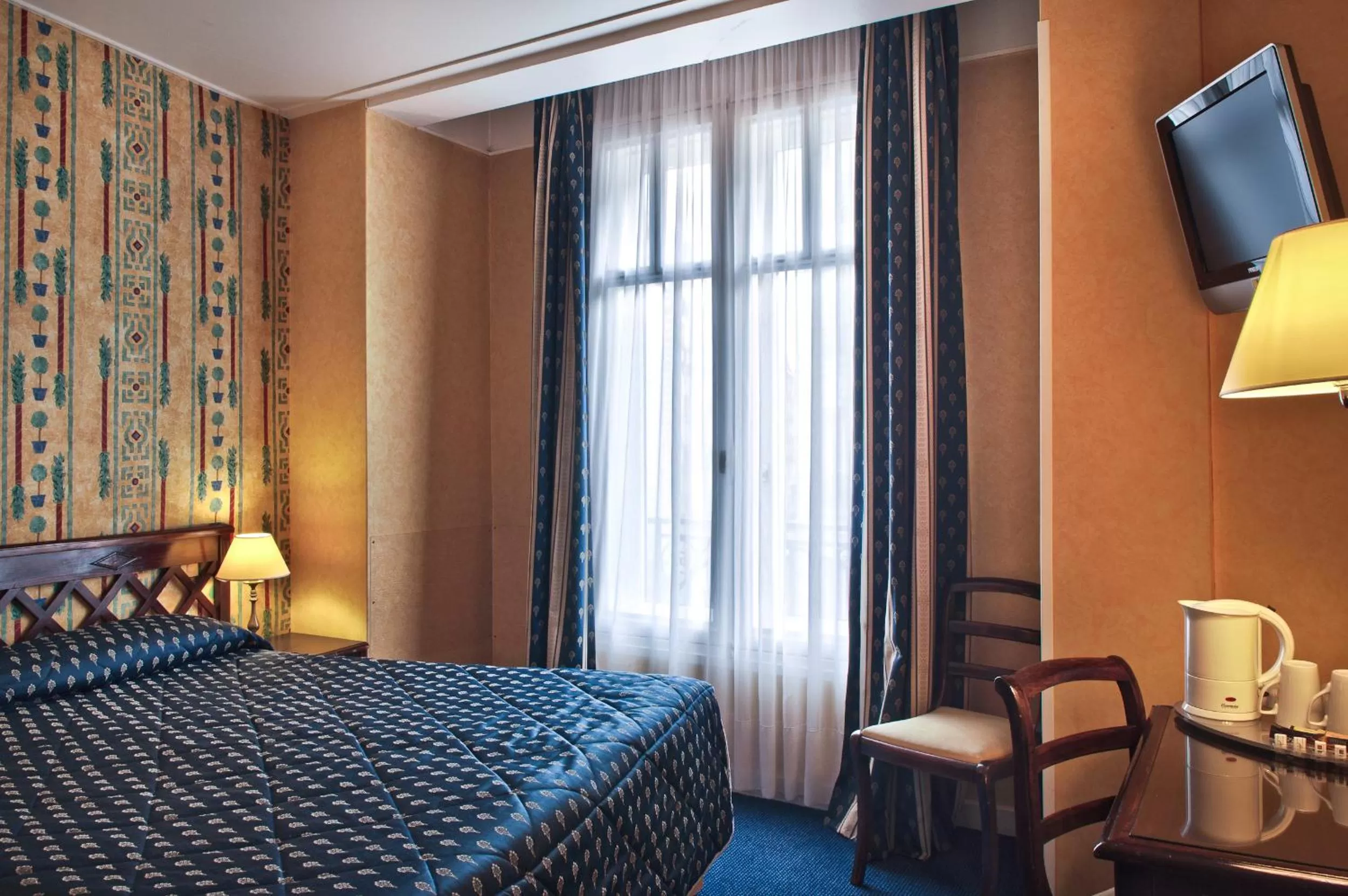 Bedroom, Bed in Abaca Messidor by Happyculture