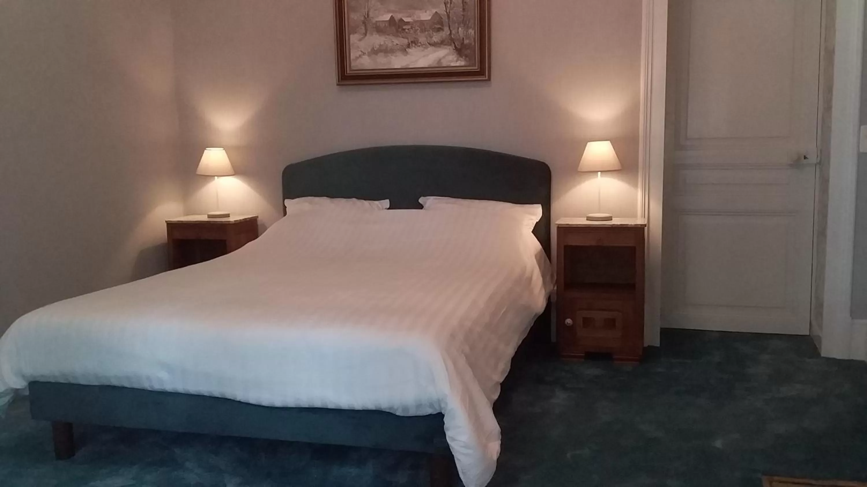 Bed in Chateau Maleplane