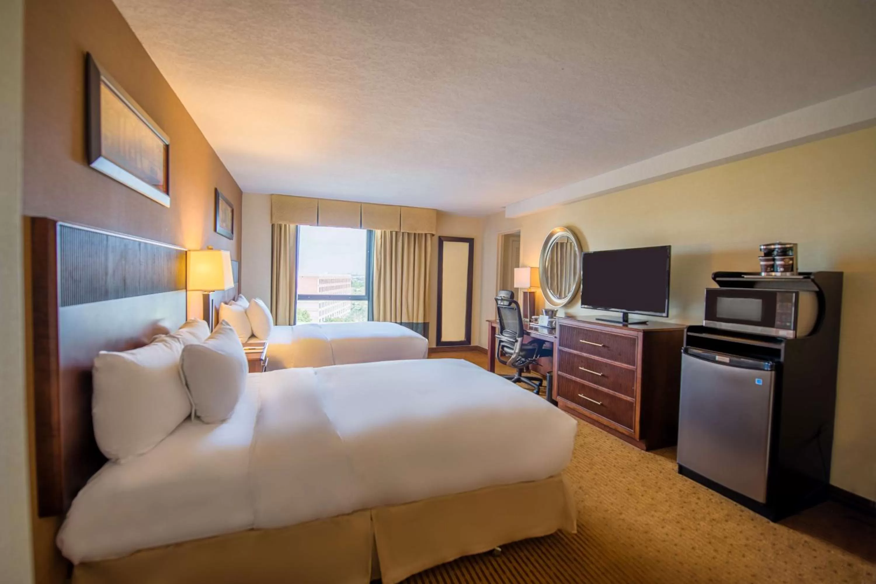 Bedroom, Bed in DoubleTree by Hilton Philadelphia Airport