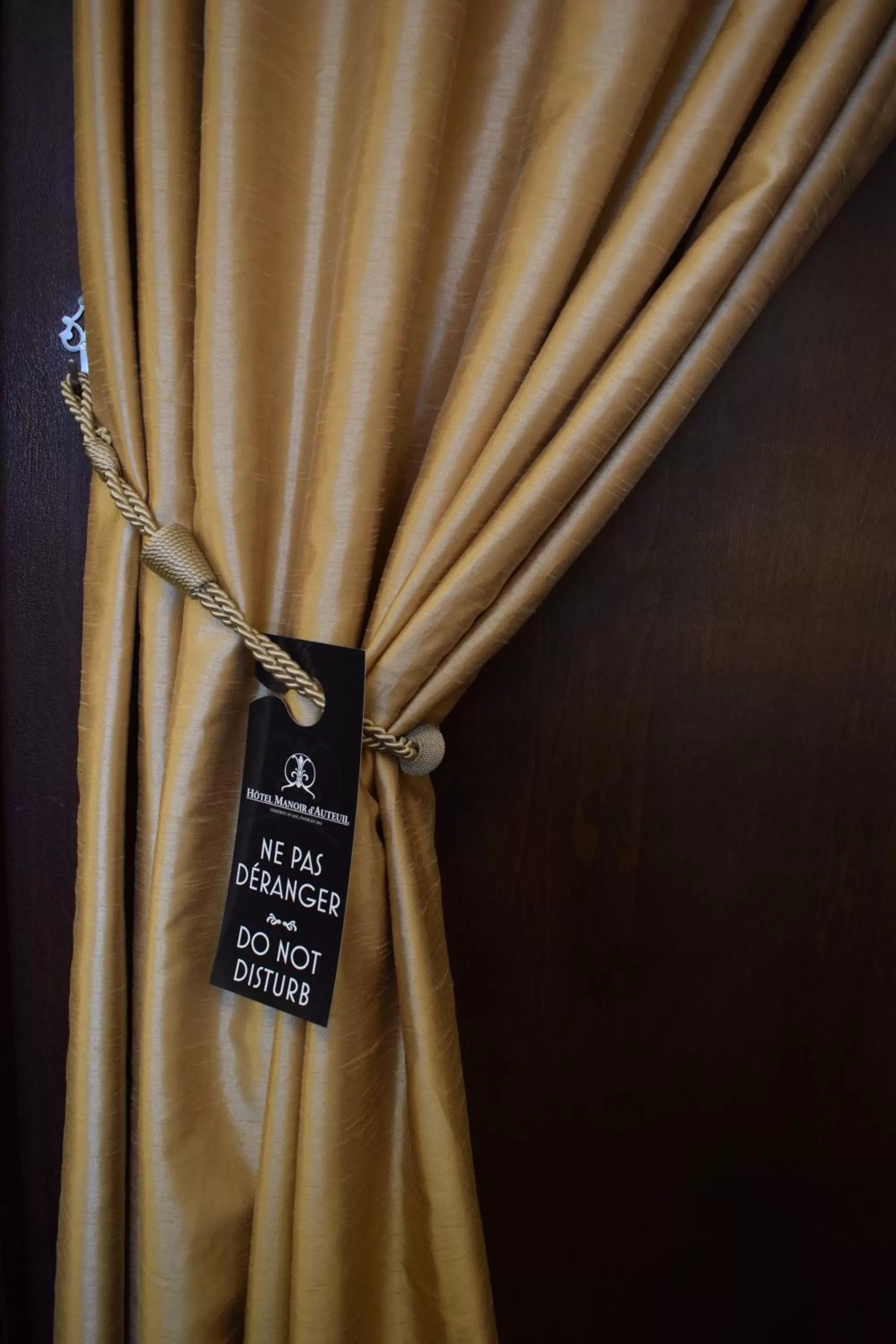 Logo/Certificate/Sign in Hotel Manoir D'Auteuil - Par Aneyro