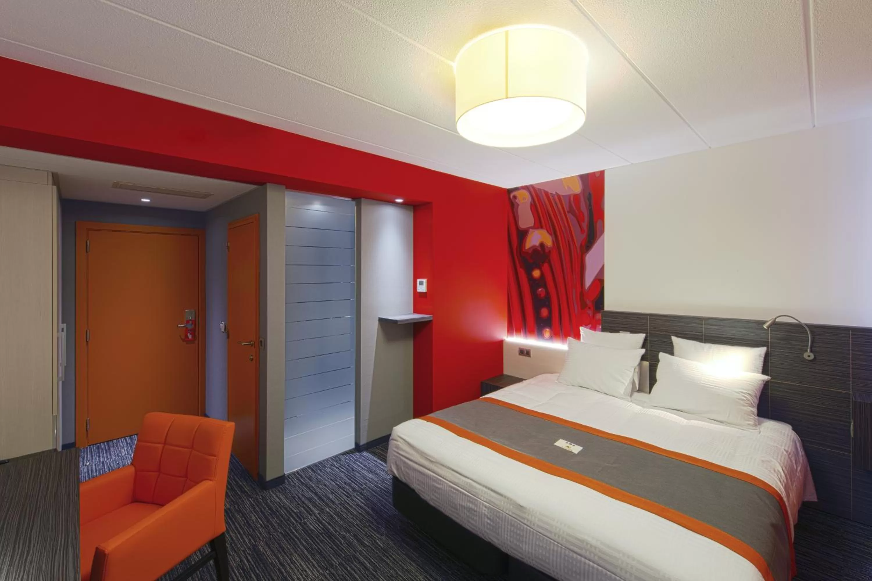 Shower, Bed in Orange Hotel La Louvière