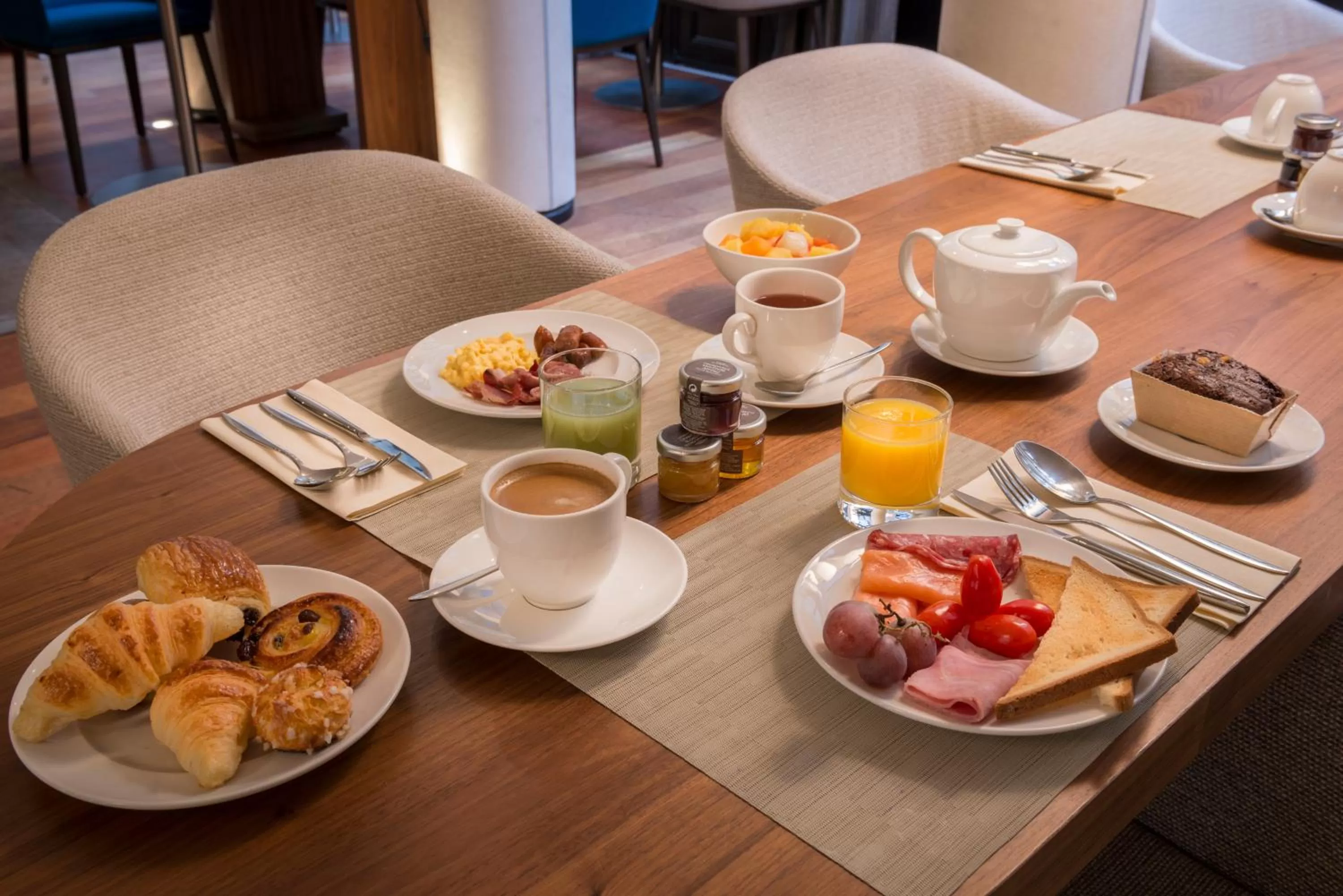 Buffet breakfast in Hôtel Le Walt by Inwood Hotels