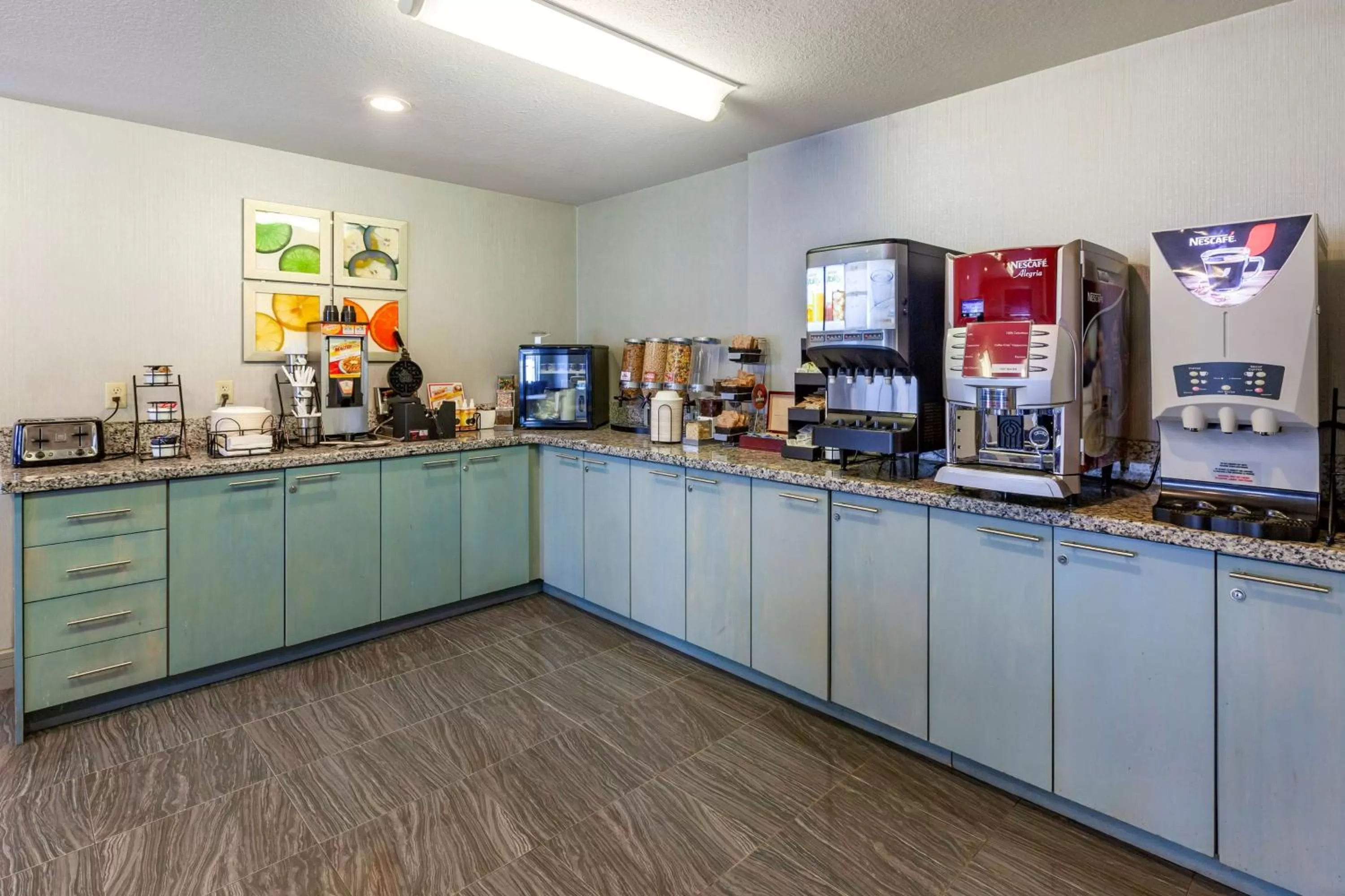 Breakfast in Best Western Plus Woodstock Inn & Suites